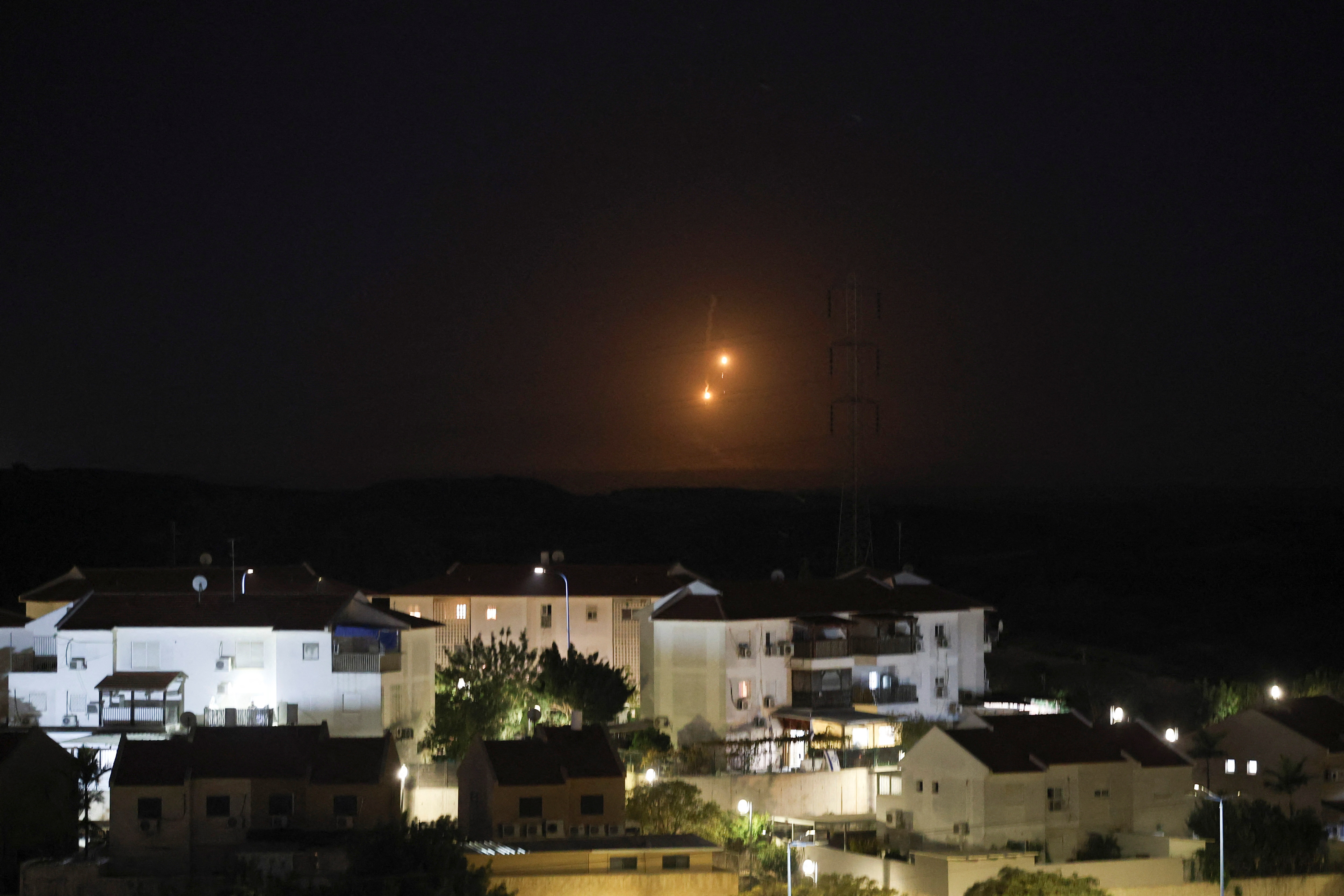 イスラエルが夜間ガザ空爆、78人死亡　南部では作戦拡大