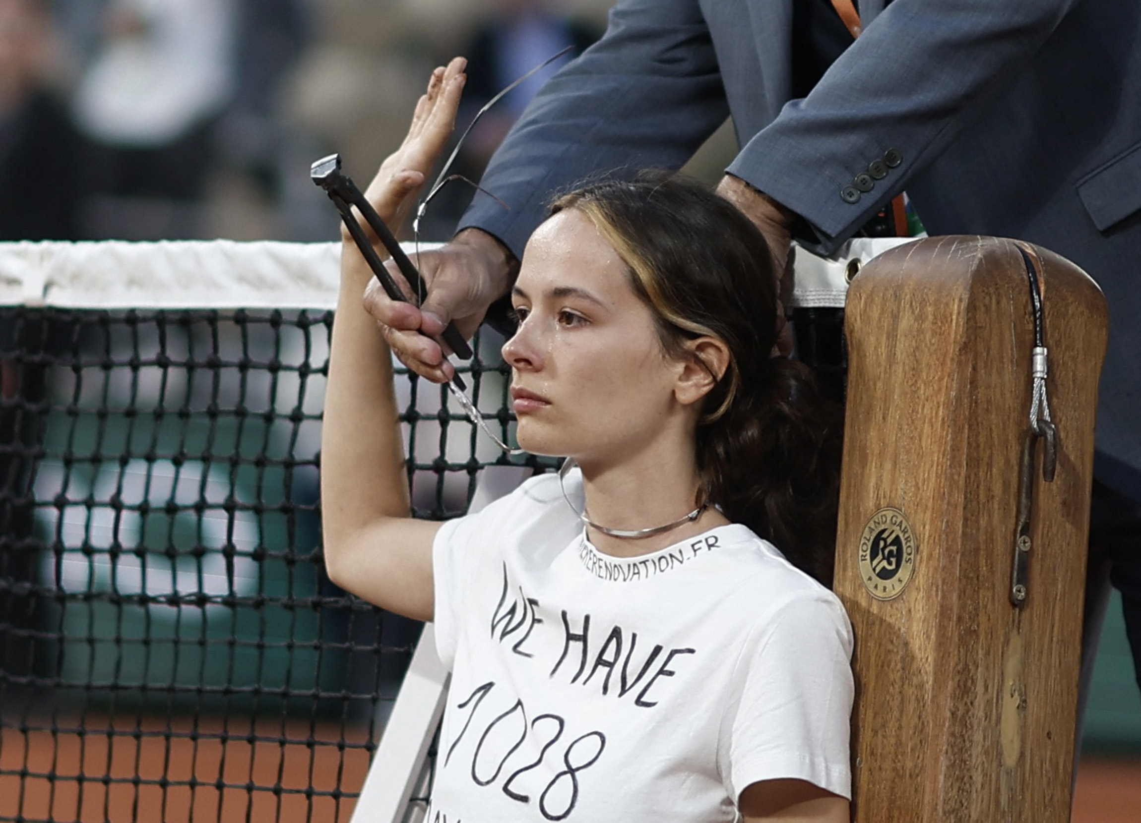 Environmental activist disrupts French Open semi-final