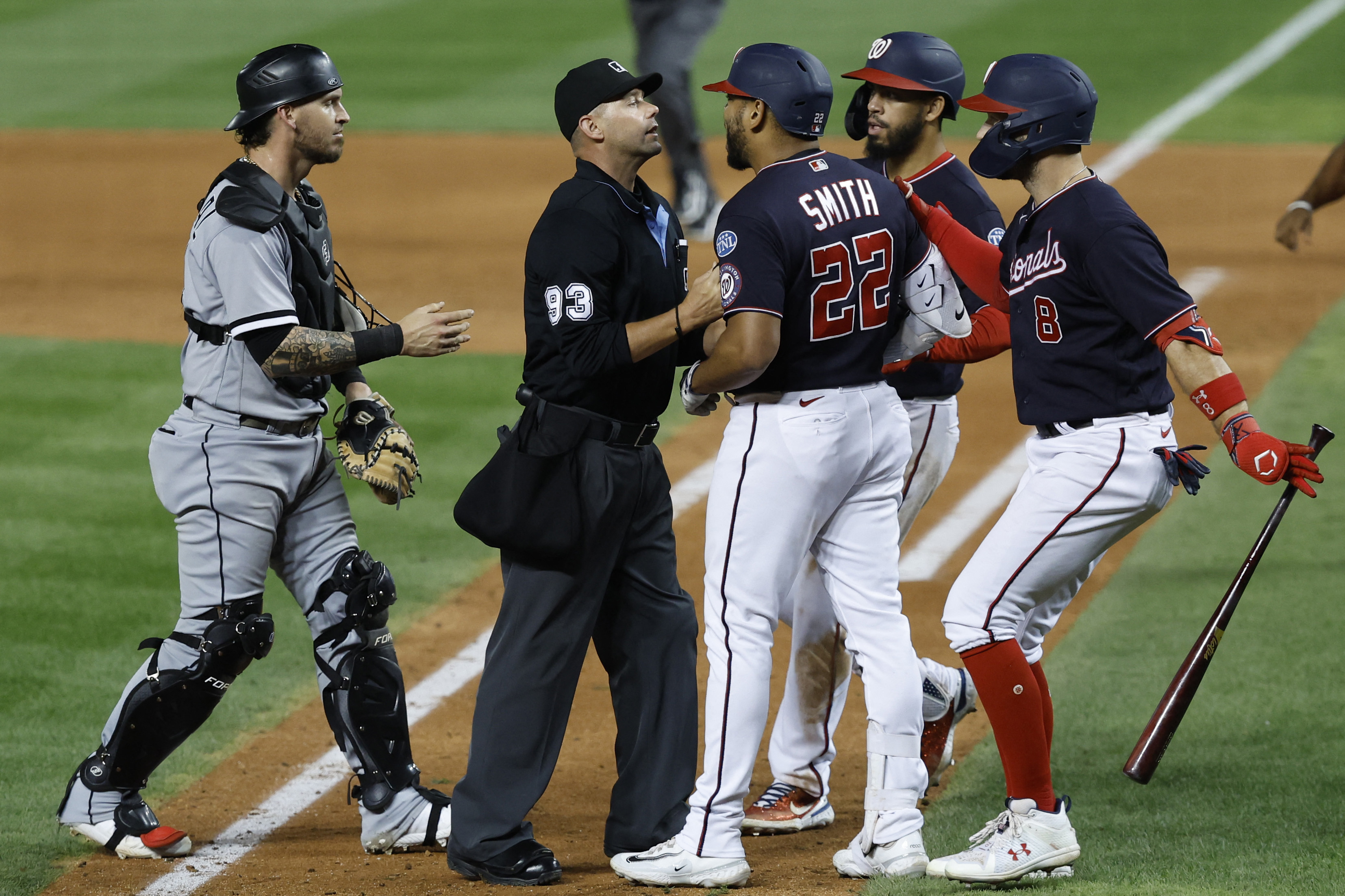 Mike Clevinger goes distance as White Sox dump Nats