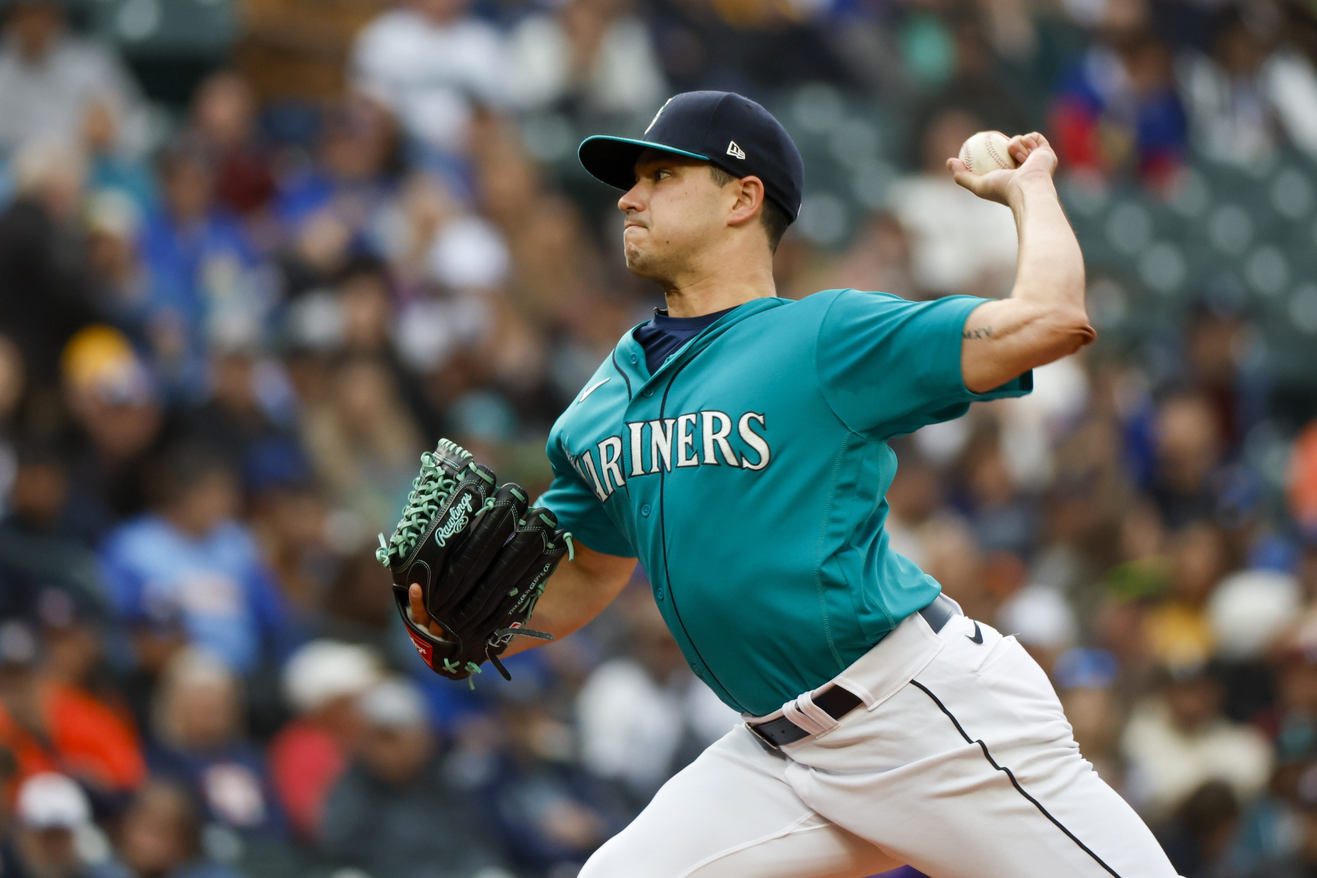 Mariners rally for seven runs in 8th to stun Astros