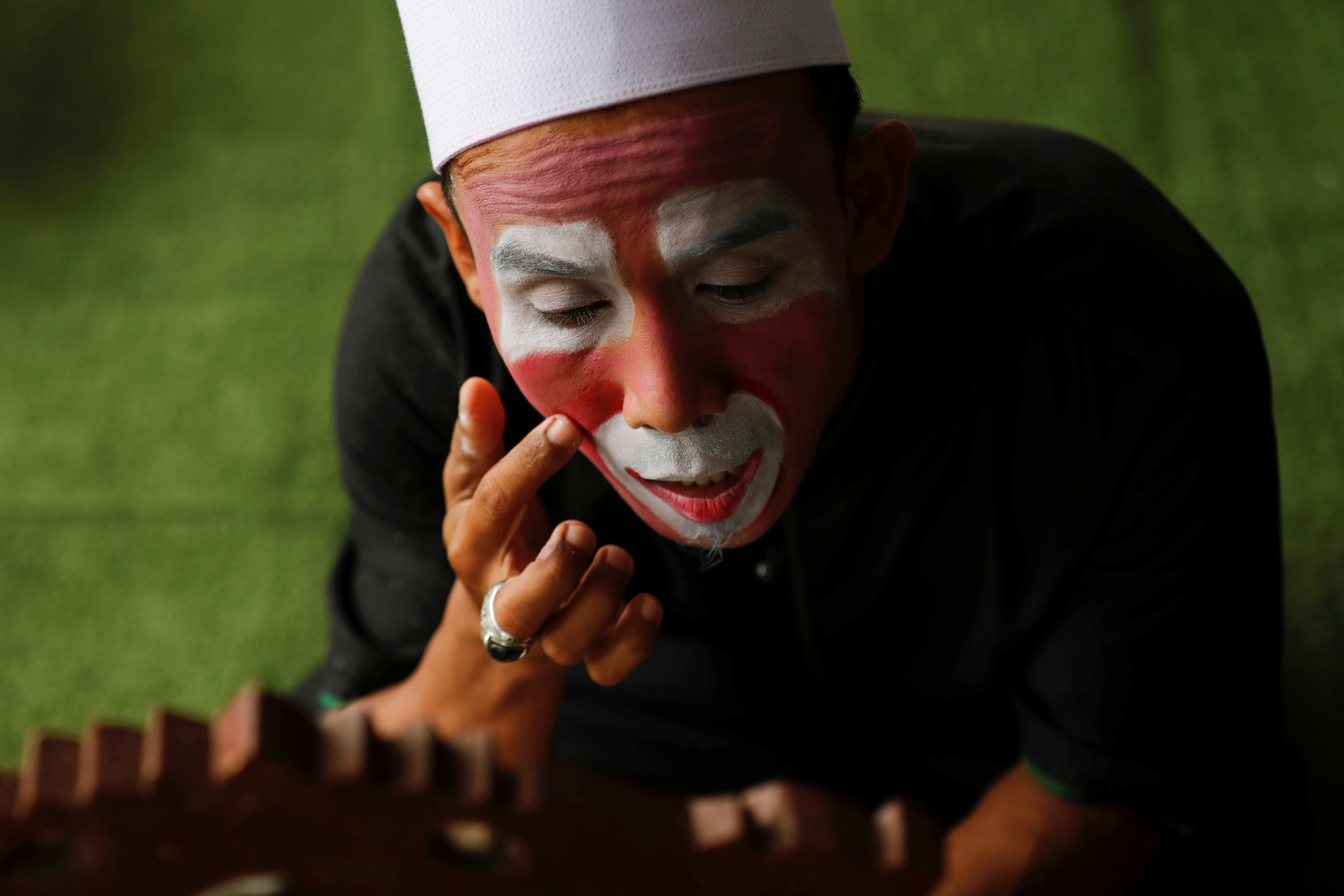 Indonesian Islamic teacher dresses as clown to teach children in Tangerang