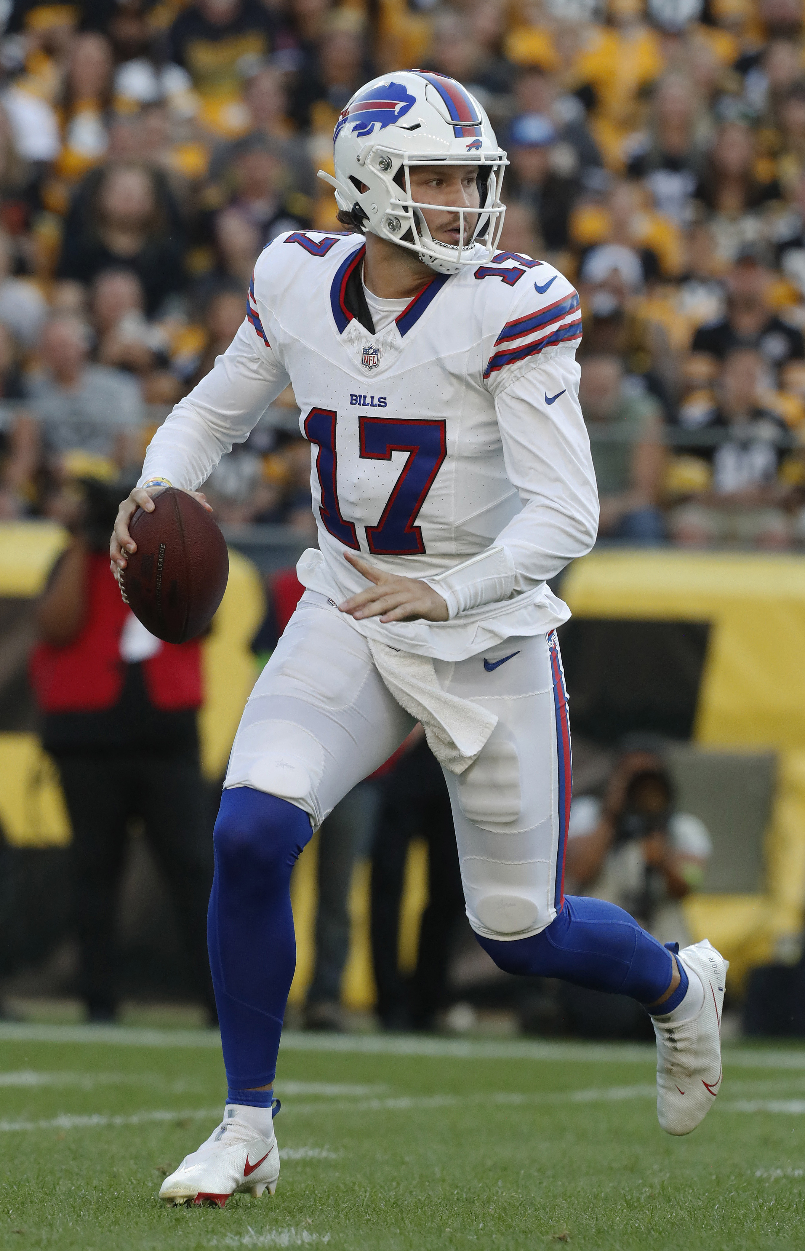 PFF PIT Steelers on X: Kenny Pickett had 327 passing yards vs the Bills in  his starting debut. It was the most by a Steelers QB in a single game since  January