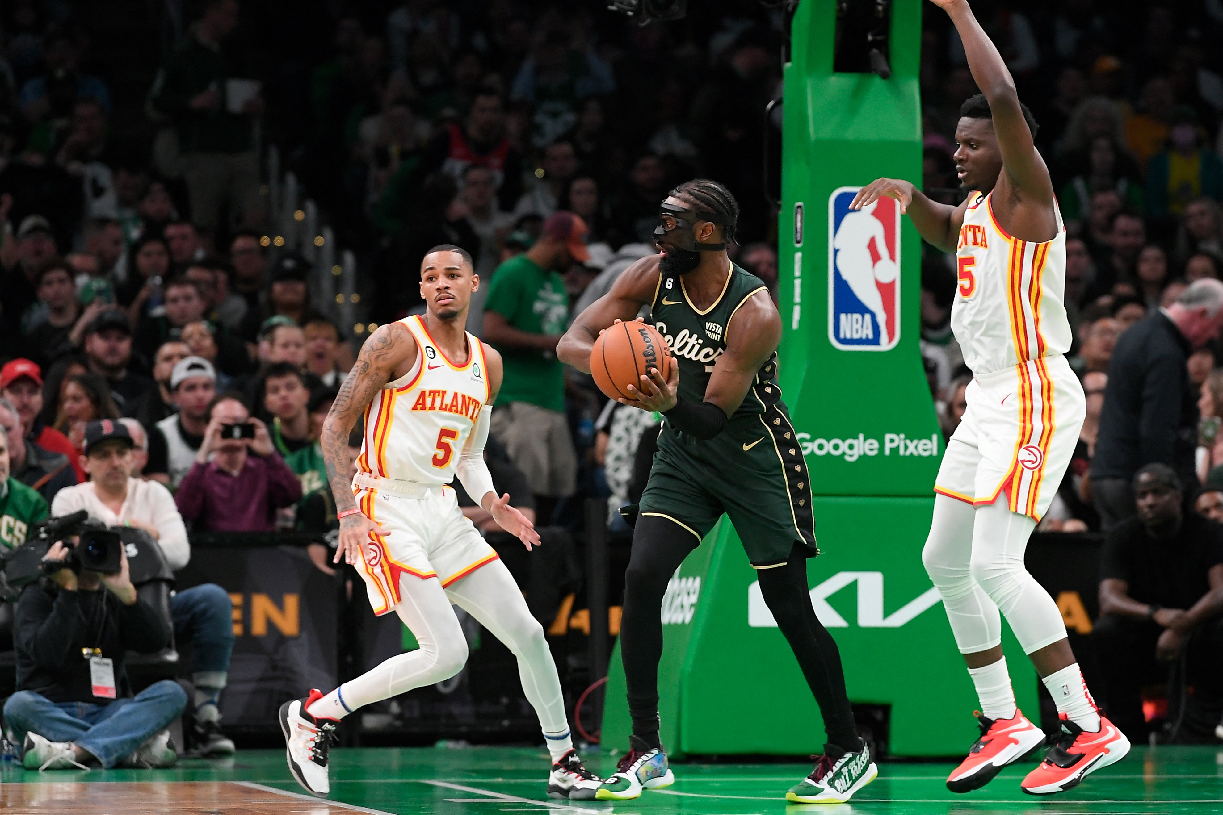 Recovering Jaylen Brown helps Celtics pound Hawks in Game 1, Celtics