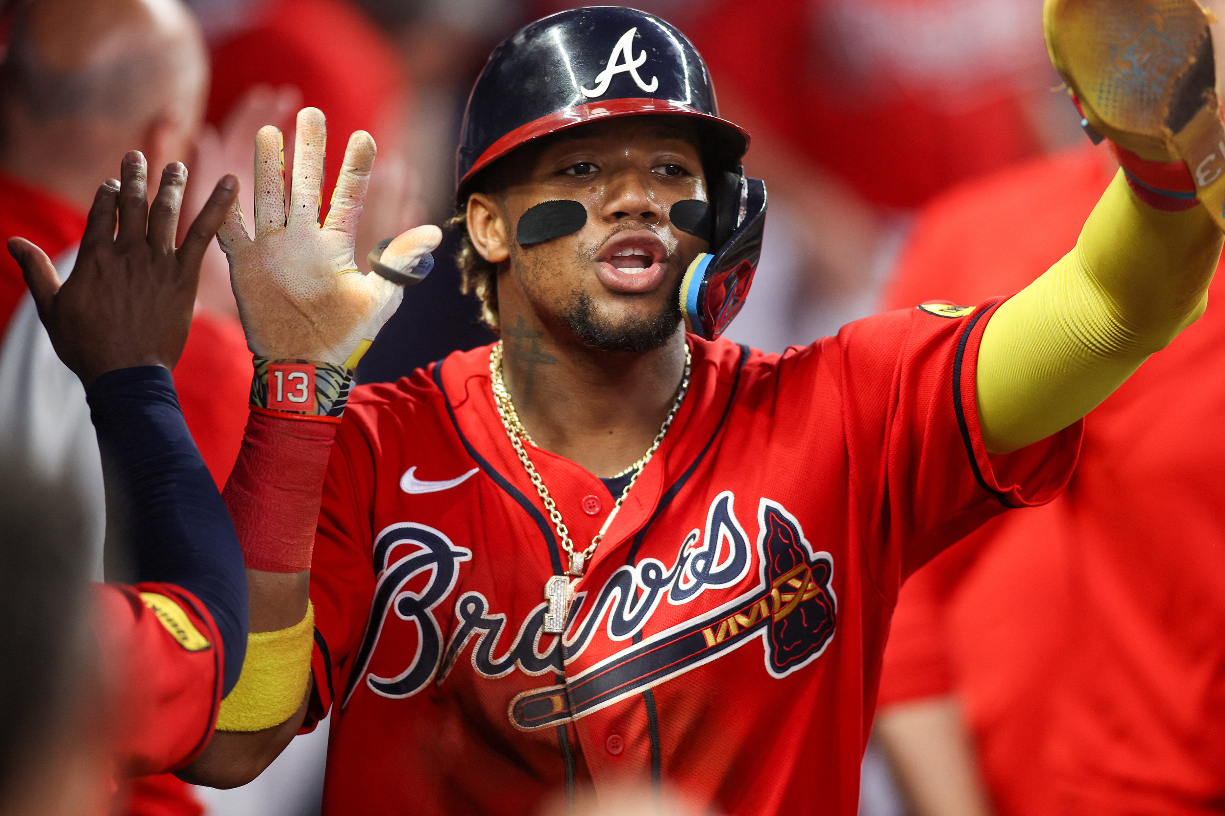 Braves sock six homers, rout Marlins for 6th straight win