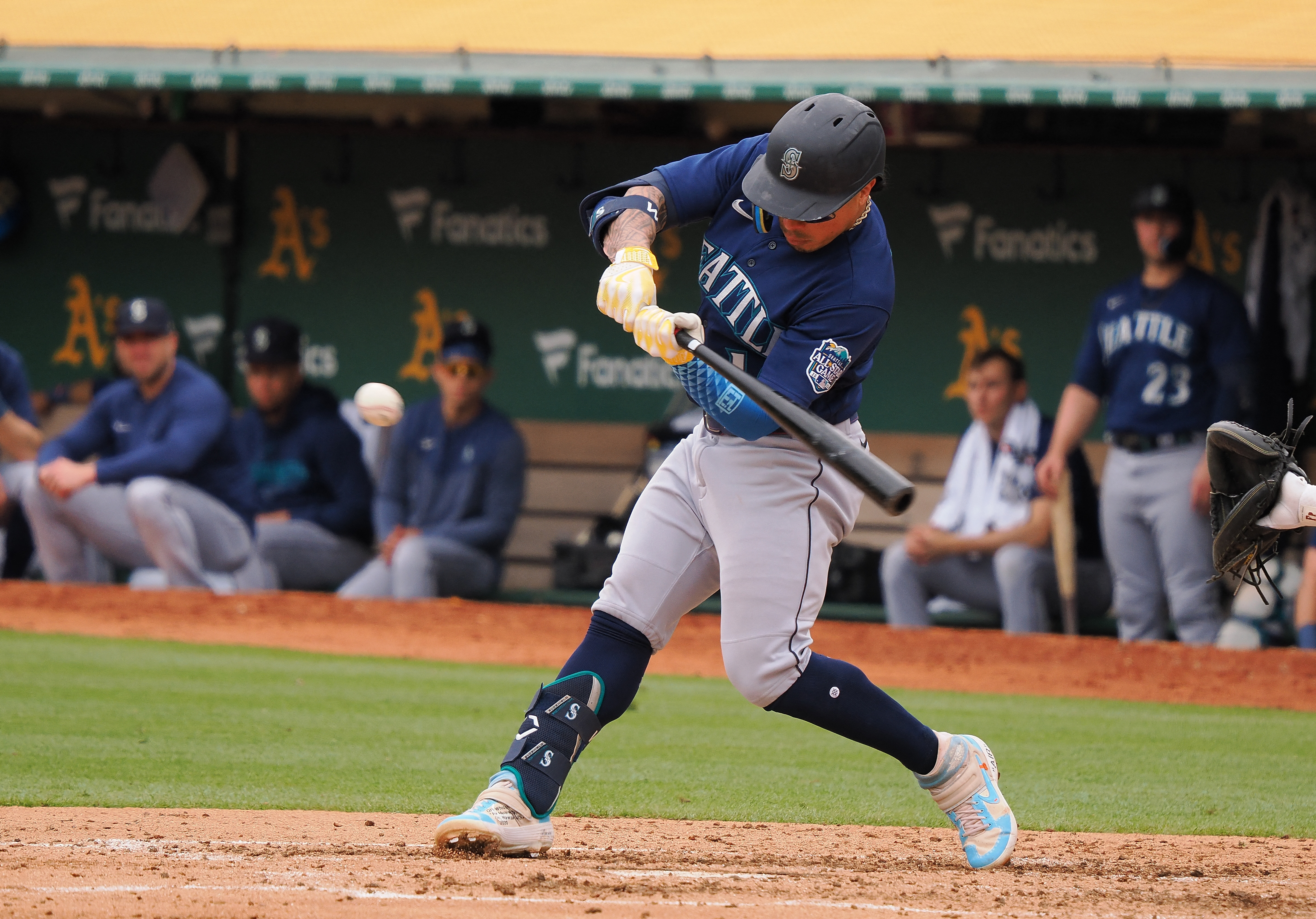 Mariners close out August with 21 wins after rallying past Oakland for 5-4  victory - ABC7 San Francisco