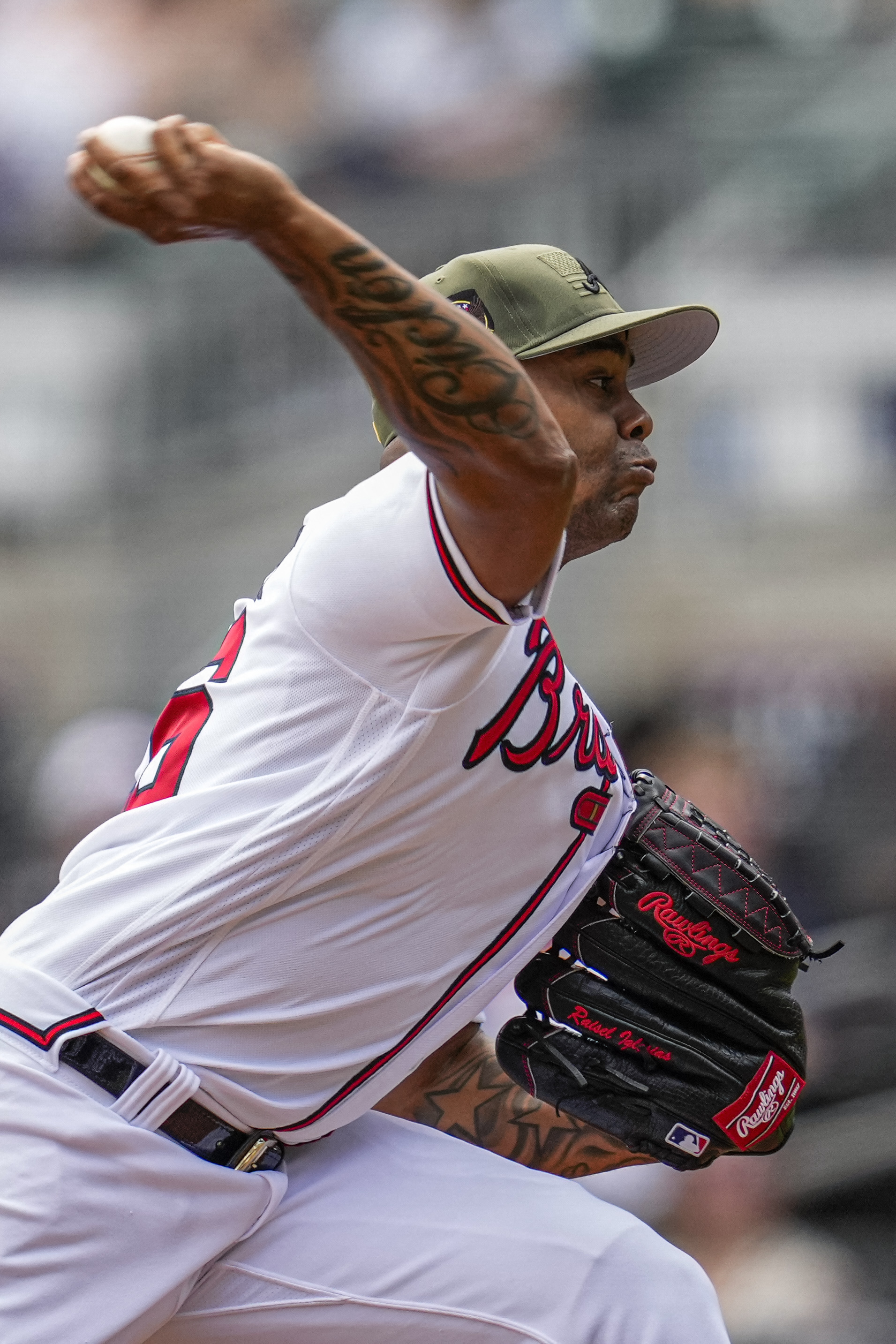 Braves' Jared Shuster stifles Mariners for first MLB win