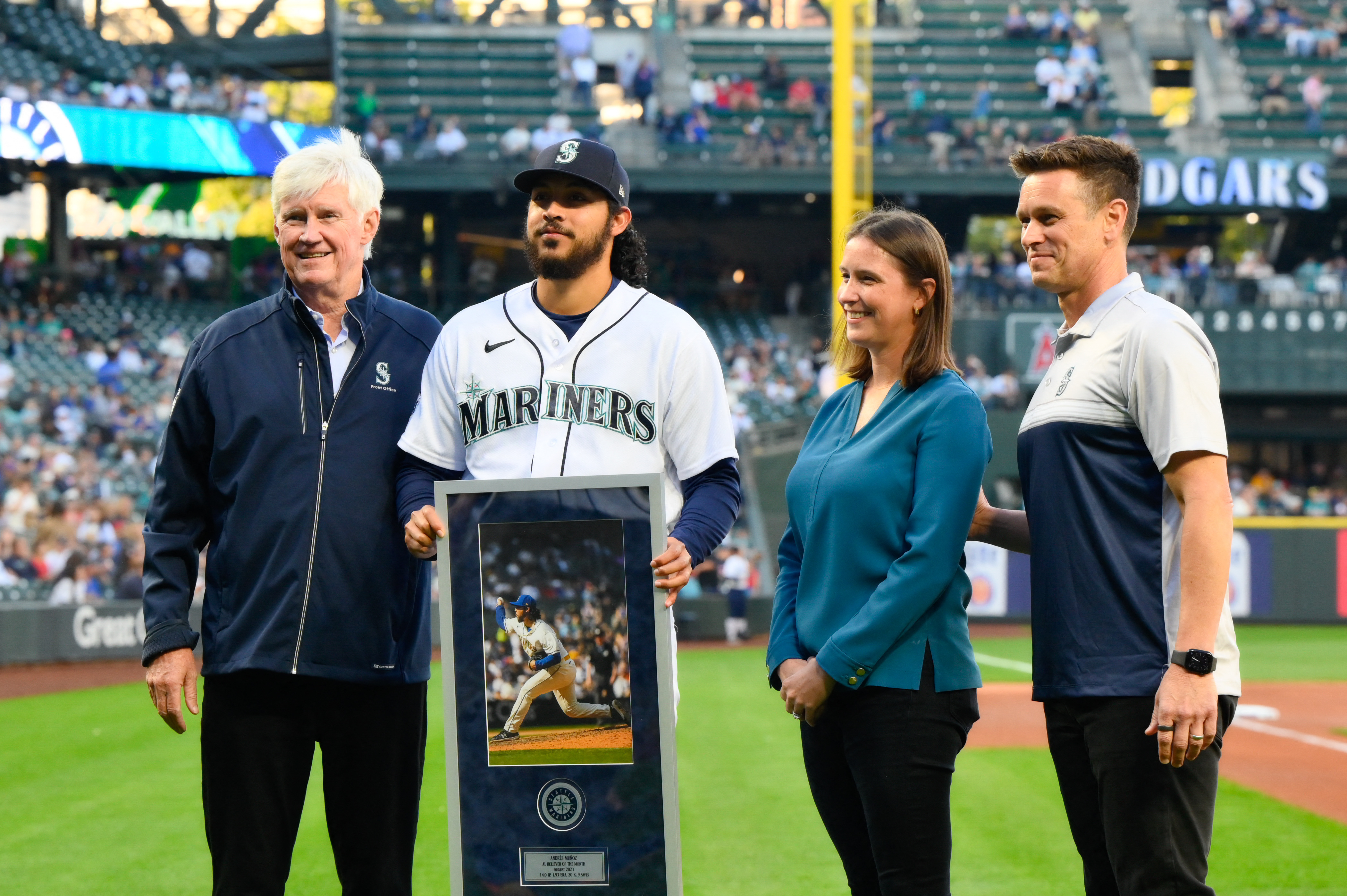 Mariners' playoff push comes up short in loss to Angels; Kyle