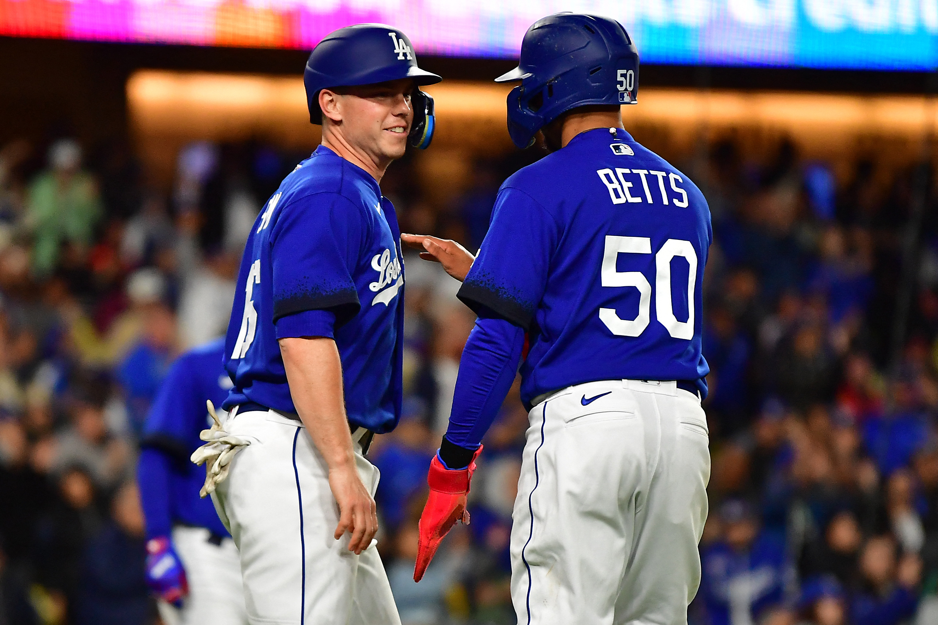 Julio Urías dominates Phillies for 7 innings as Dodgers win 5th straight –  Orange County Register