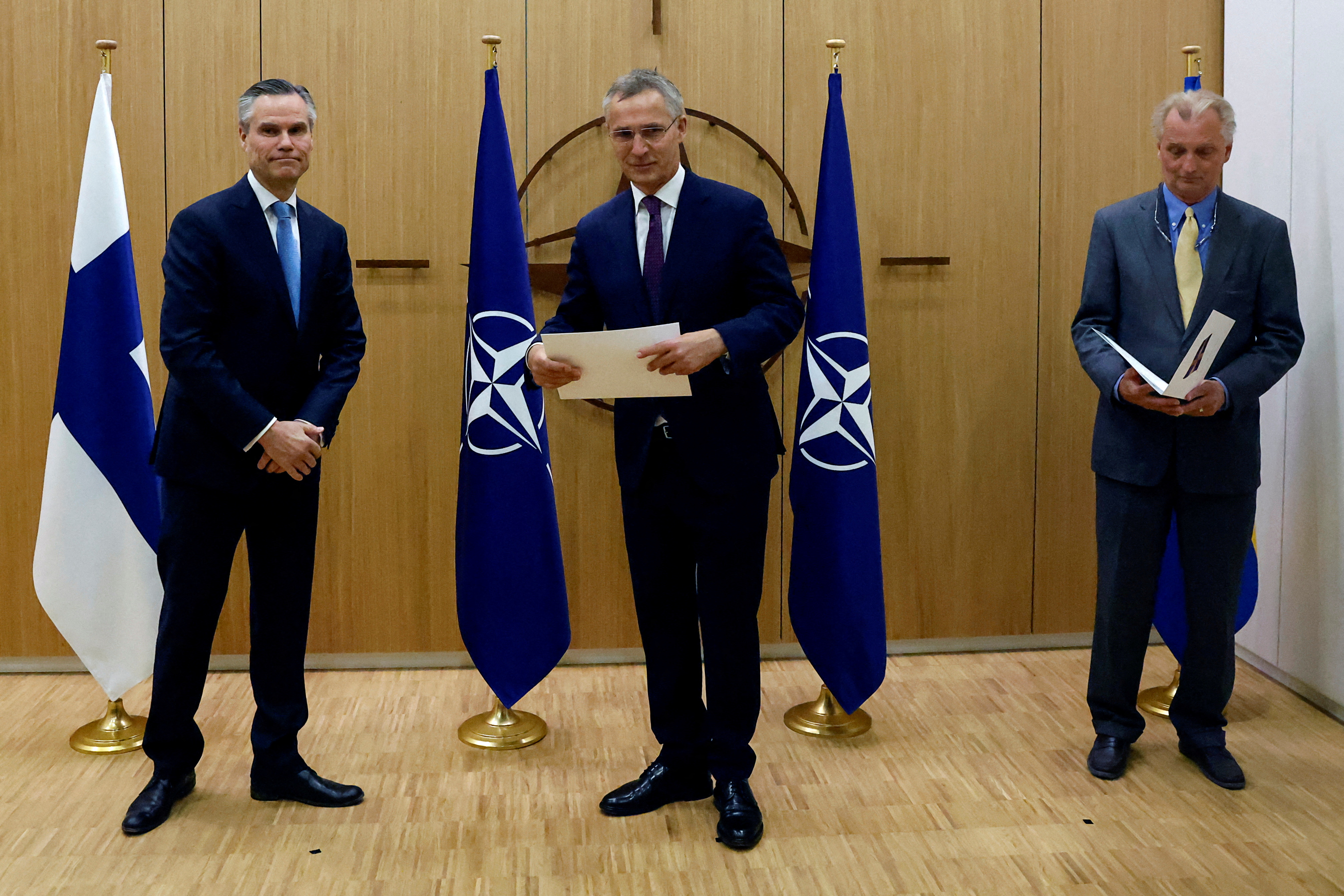 La OTAN celebra una ceremonia para conmemorar la solicitud de adhesión de Suecia y Finlandia en Bruselas