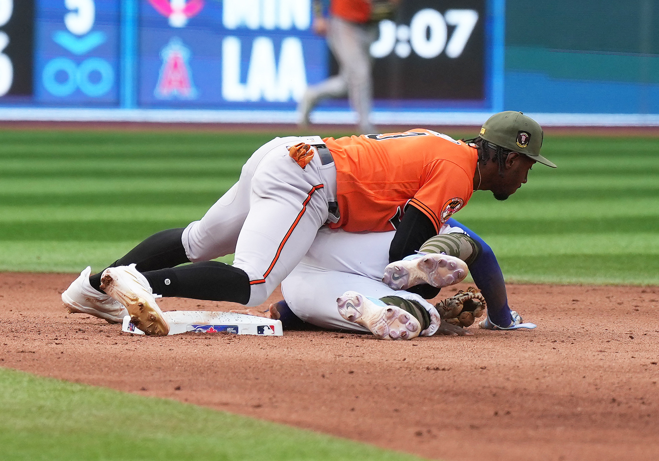 Orioles score on throwing mishap in 10th inning to clip Jays Reuters