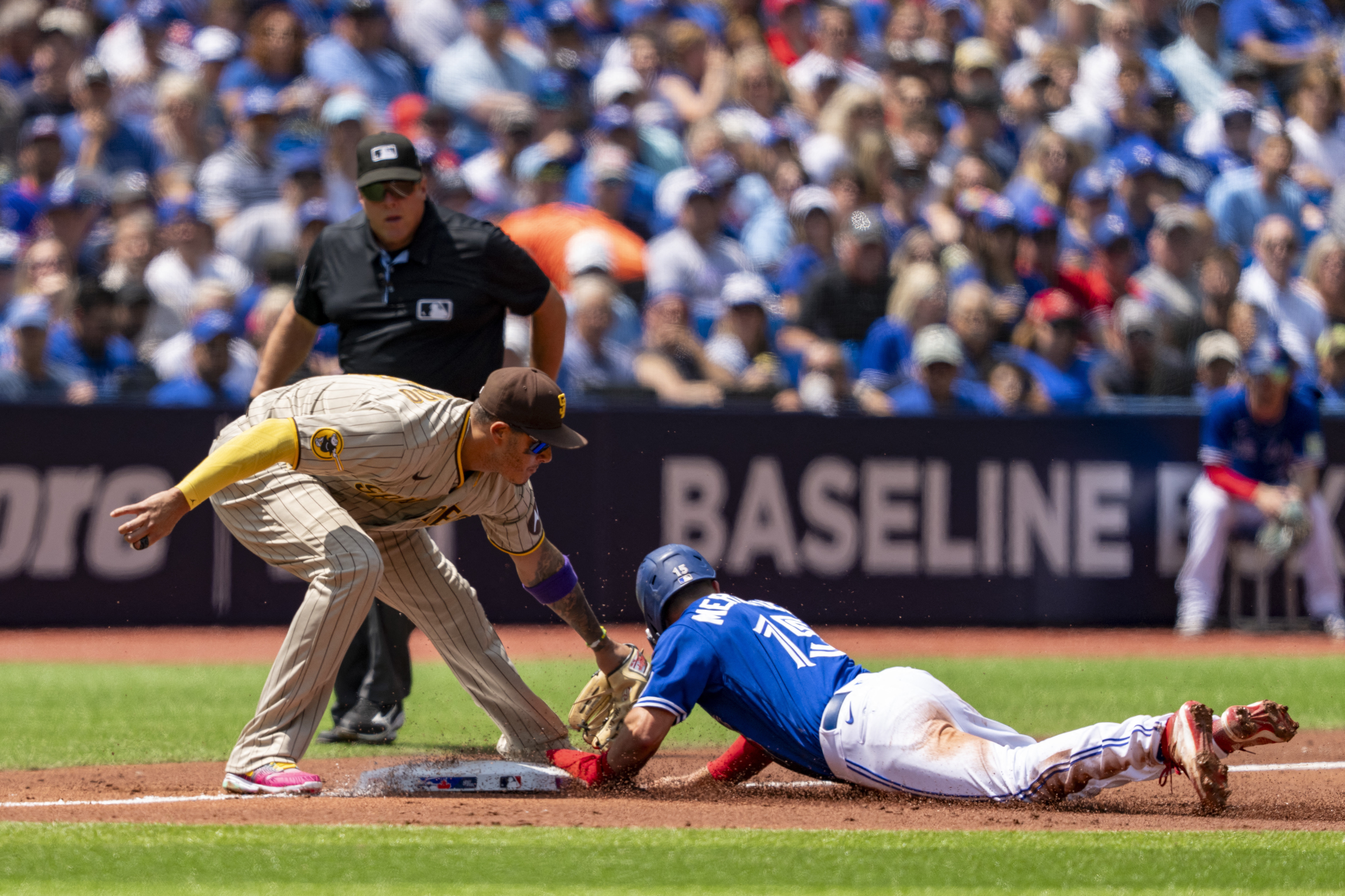 Guerrero and Kirk HR, Bassitt wins as Blue Jays blank Padres 4-0 to avoid  sweep - The San Diego Union-Tribune