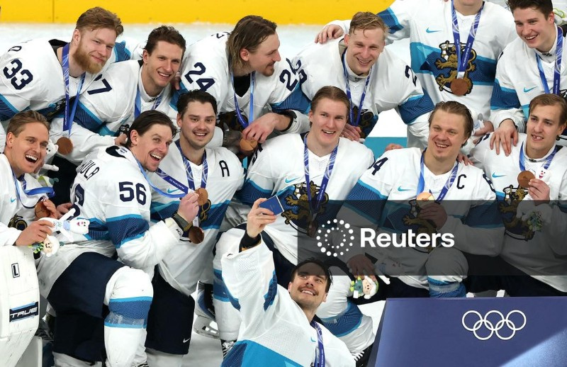 インドでシーク教徒同士が剣を振りかざして乱闘、追悼行事が一転