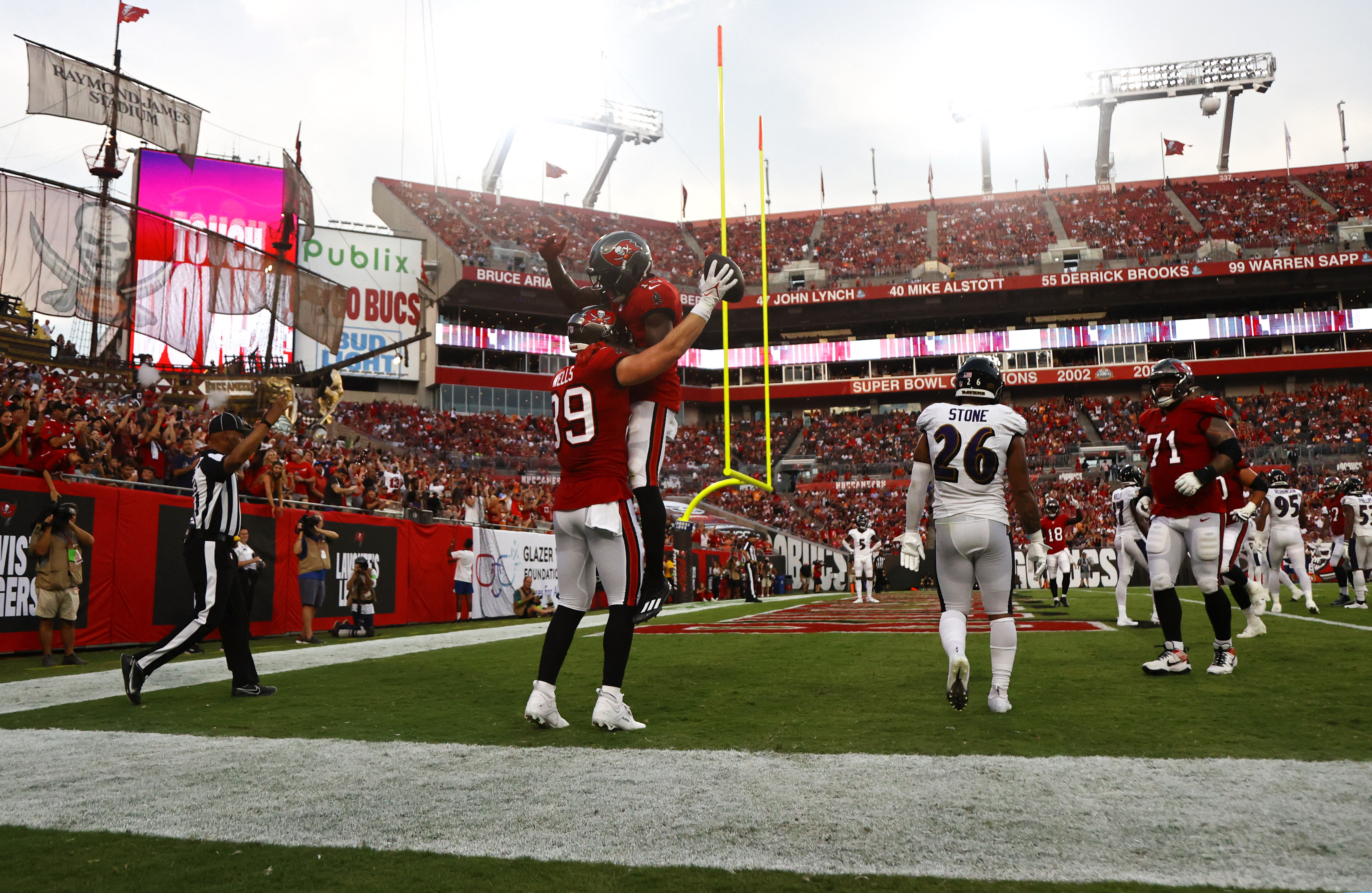 Tampa Bay Buccaneers vs. Baltimore Ravens, Raymond James Stadium, Sports  & Recreation