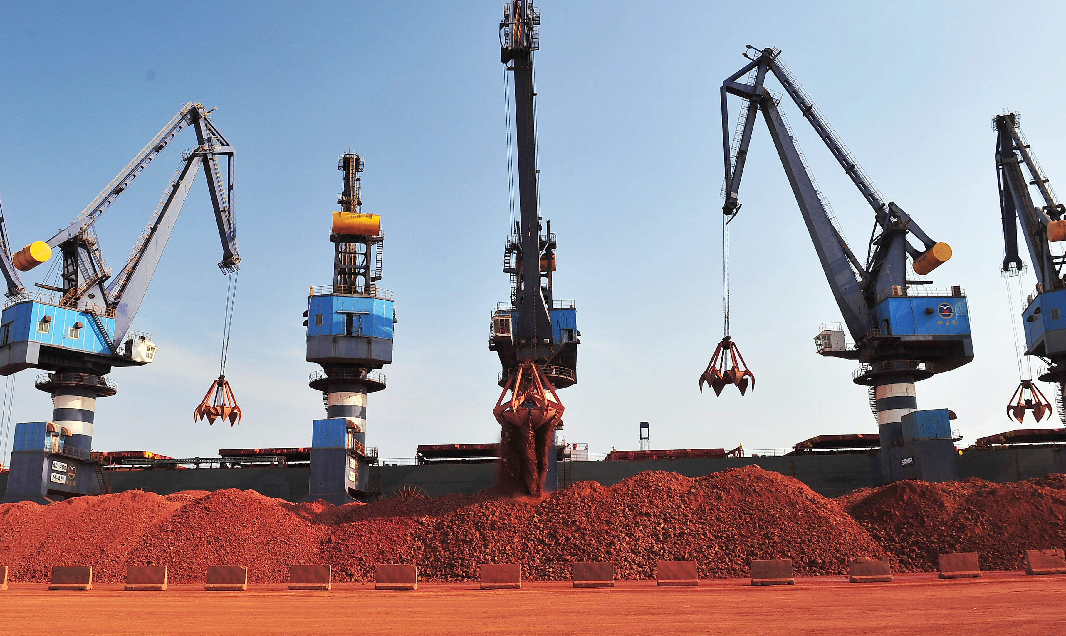 Ship carrying bauxite from Guinea is unloaded at a port in Yantai