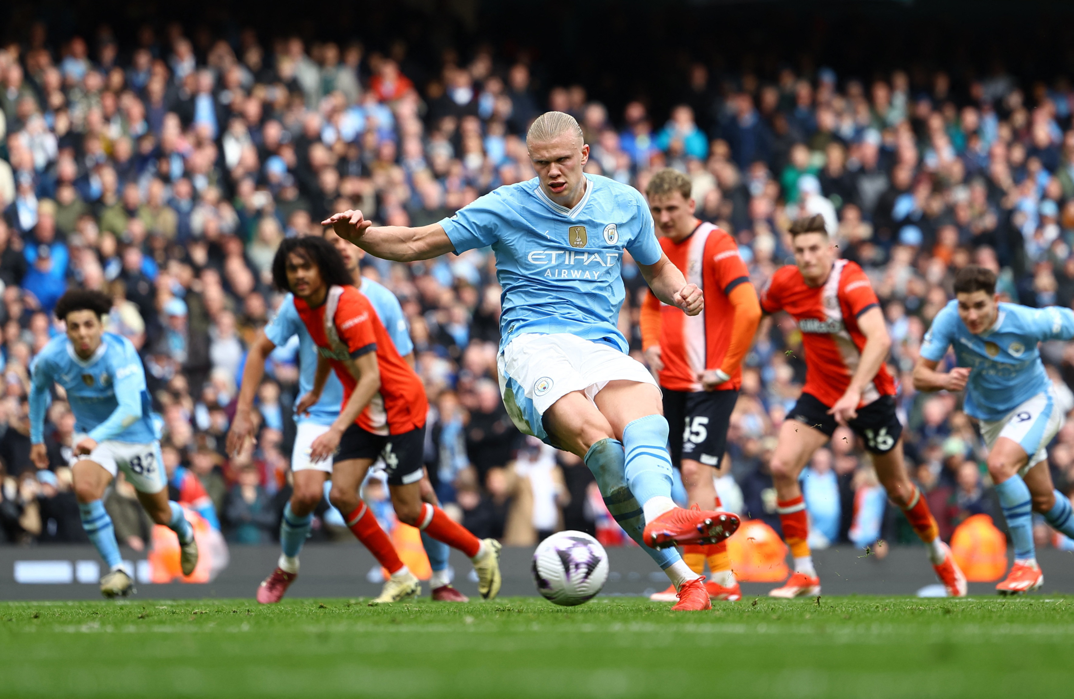 Man City hammer Luton to move top | Reuters