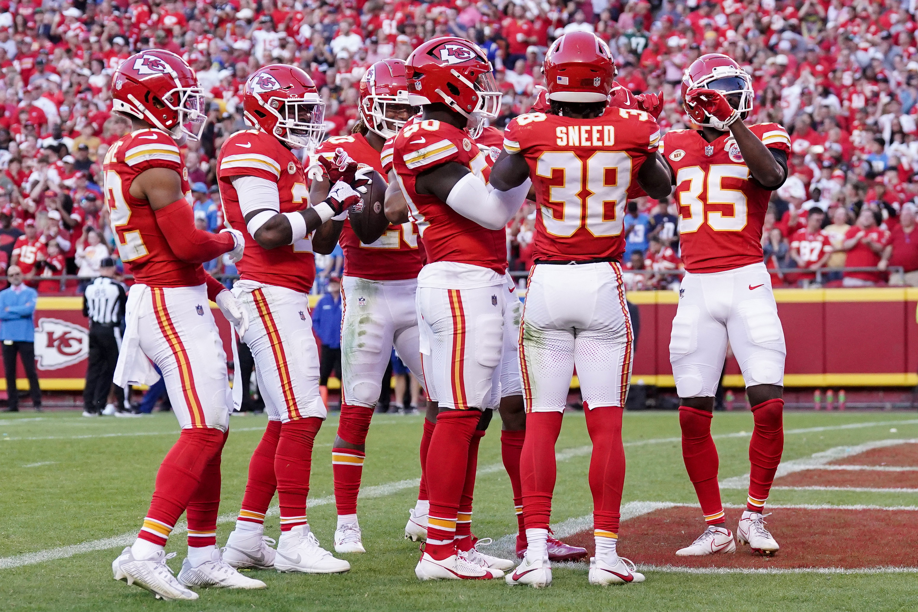 Chiefs visit Chargers, choose rest in playoff tune-up