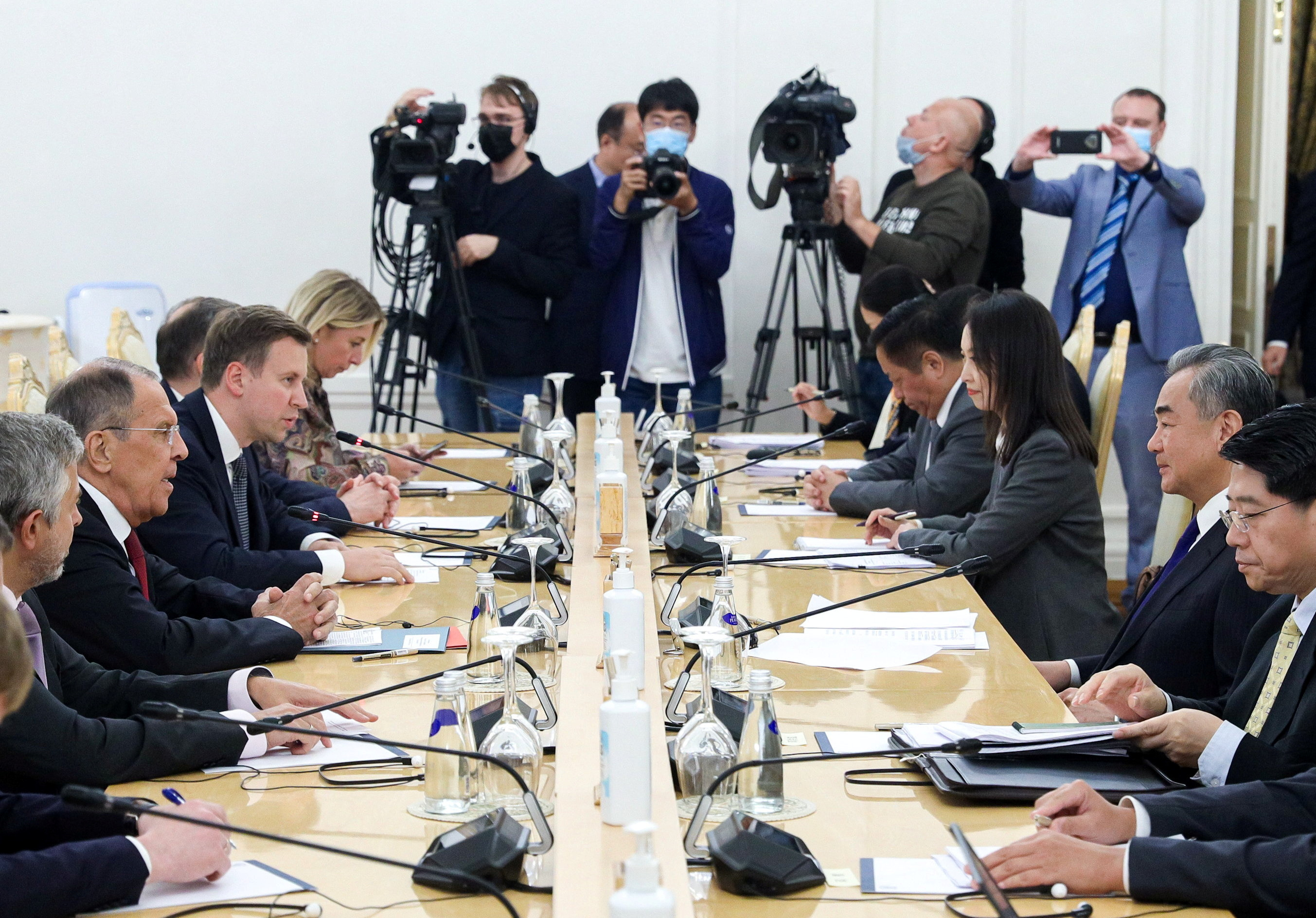 Η Κίνα και η Ρωσία «συγκλίνουν» στις απόψεις για τις ΗΠΑ και την Ουκρανία καθώς ο Γουάνγκ Γι επισκέπτεται τη Μόσχα