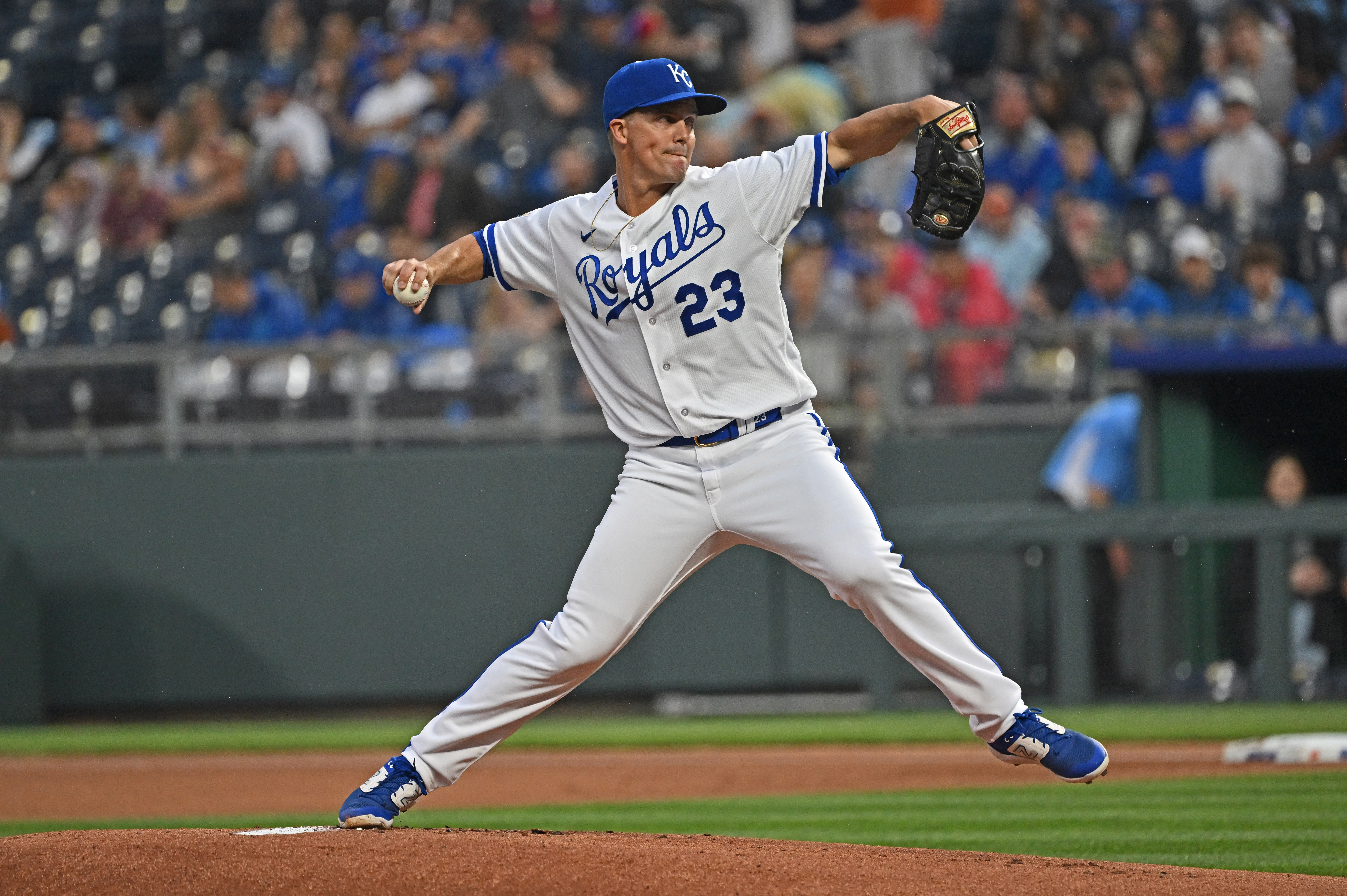 vinnie-pasquantino-hrs--zack-greinke-wins-first-as-kansas-city-r