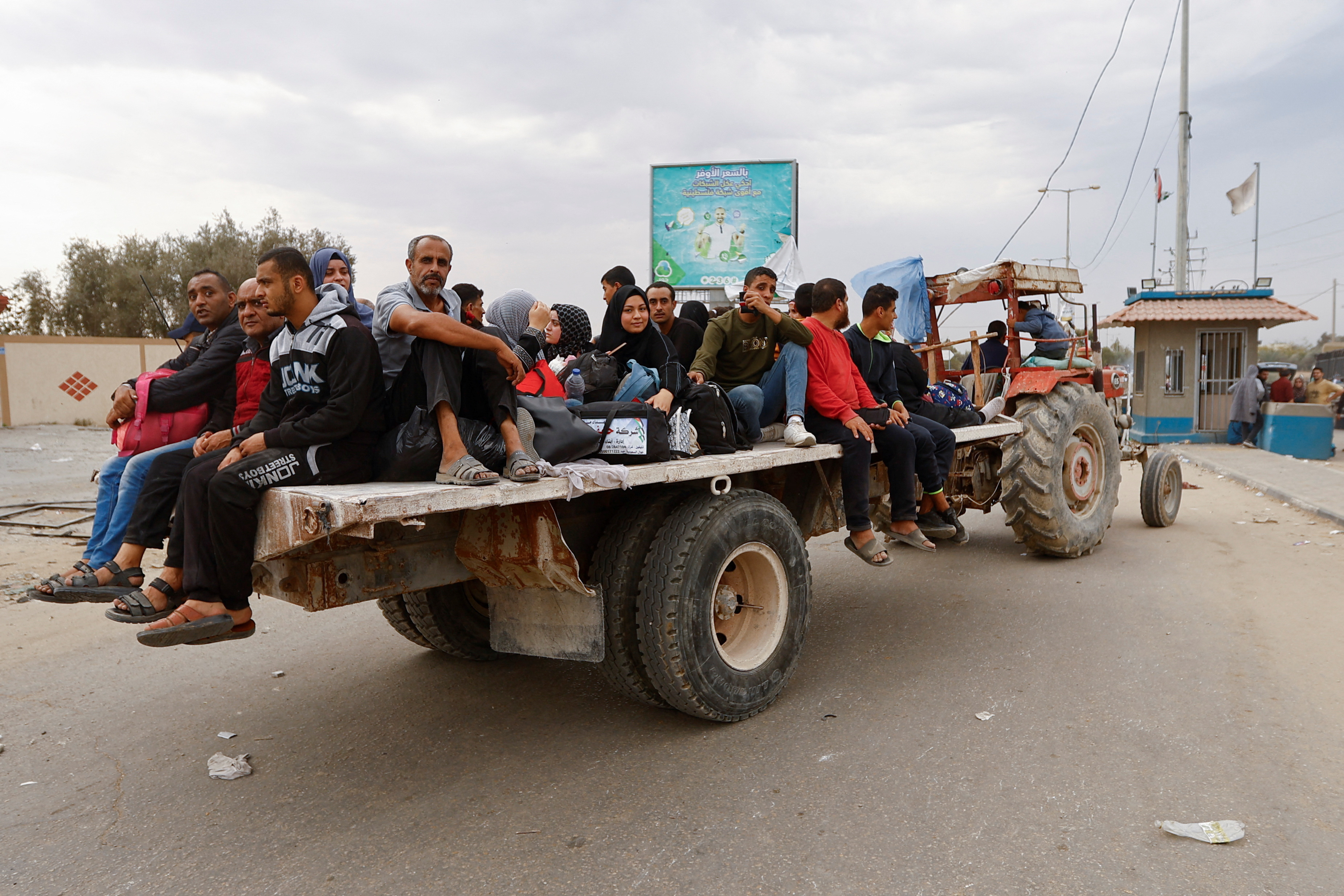 Palestinians fleeing north Gaza move southward, in the central Gaza Strip
