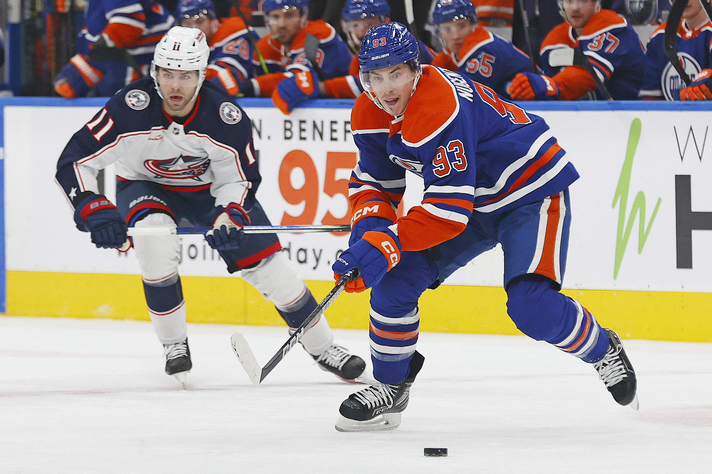 Oilers pull away late, down Jackets for 14th straight win | Reuters