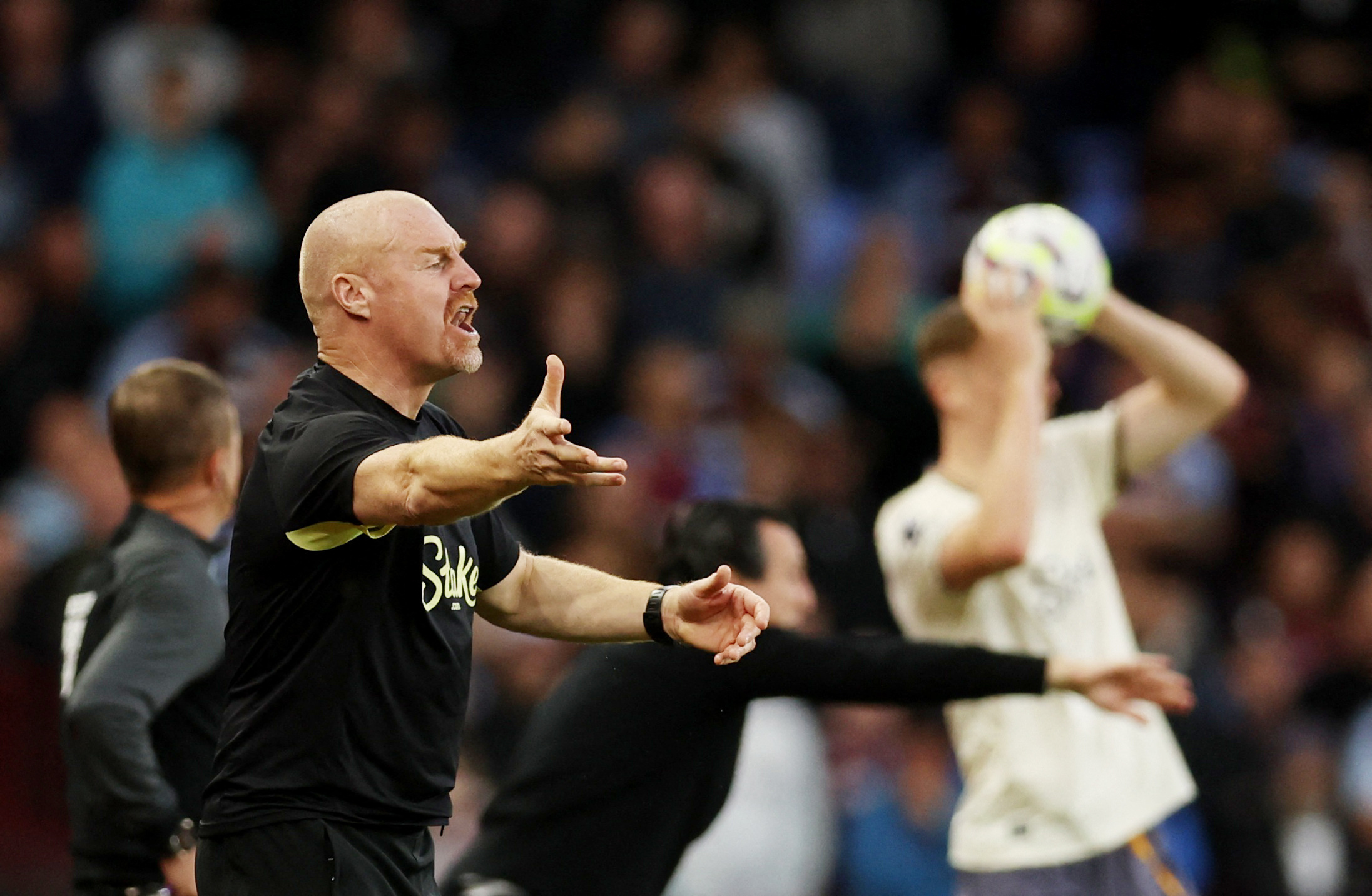 Dyche urges Everton players to keep believing after another defeat | Reuters