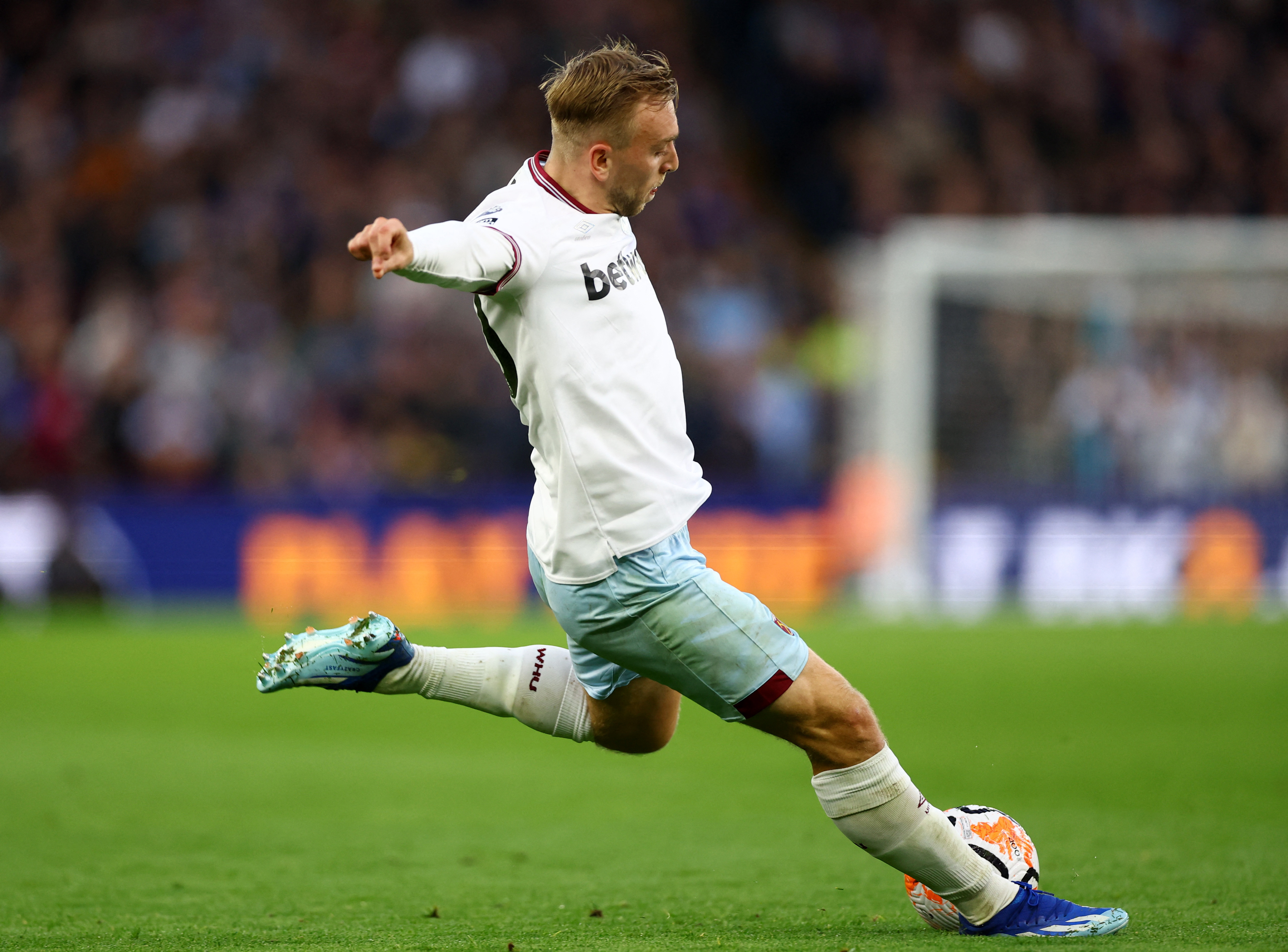 Aston Villa 2-1 Tottenham Hotspur: Douglas Luiz's free-kick finish seals  victory - BBC Sport