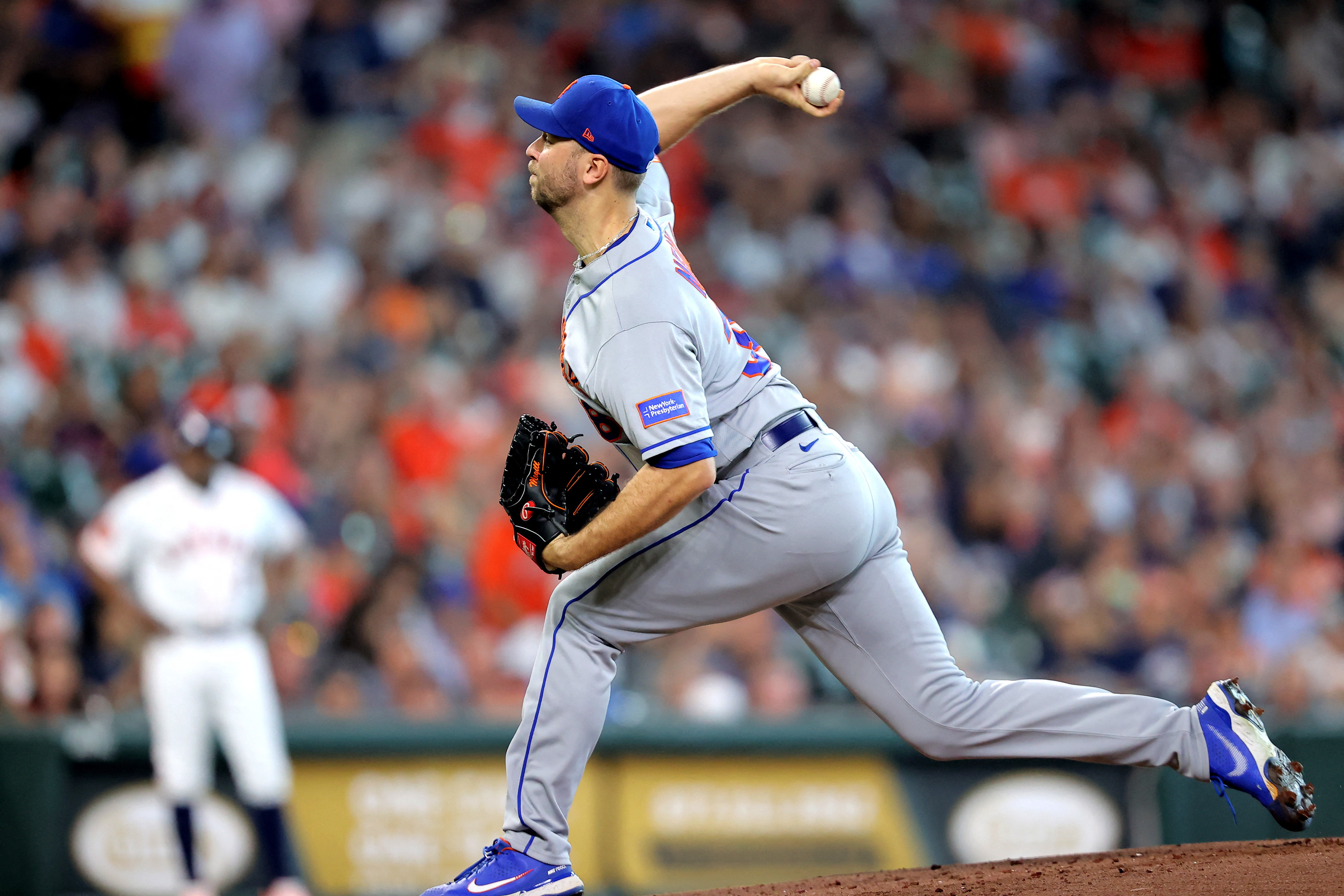 Bregman has 3 hits as Astros outlast Mets 10-8 to win series