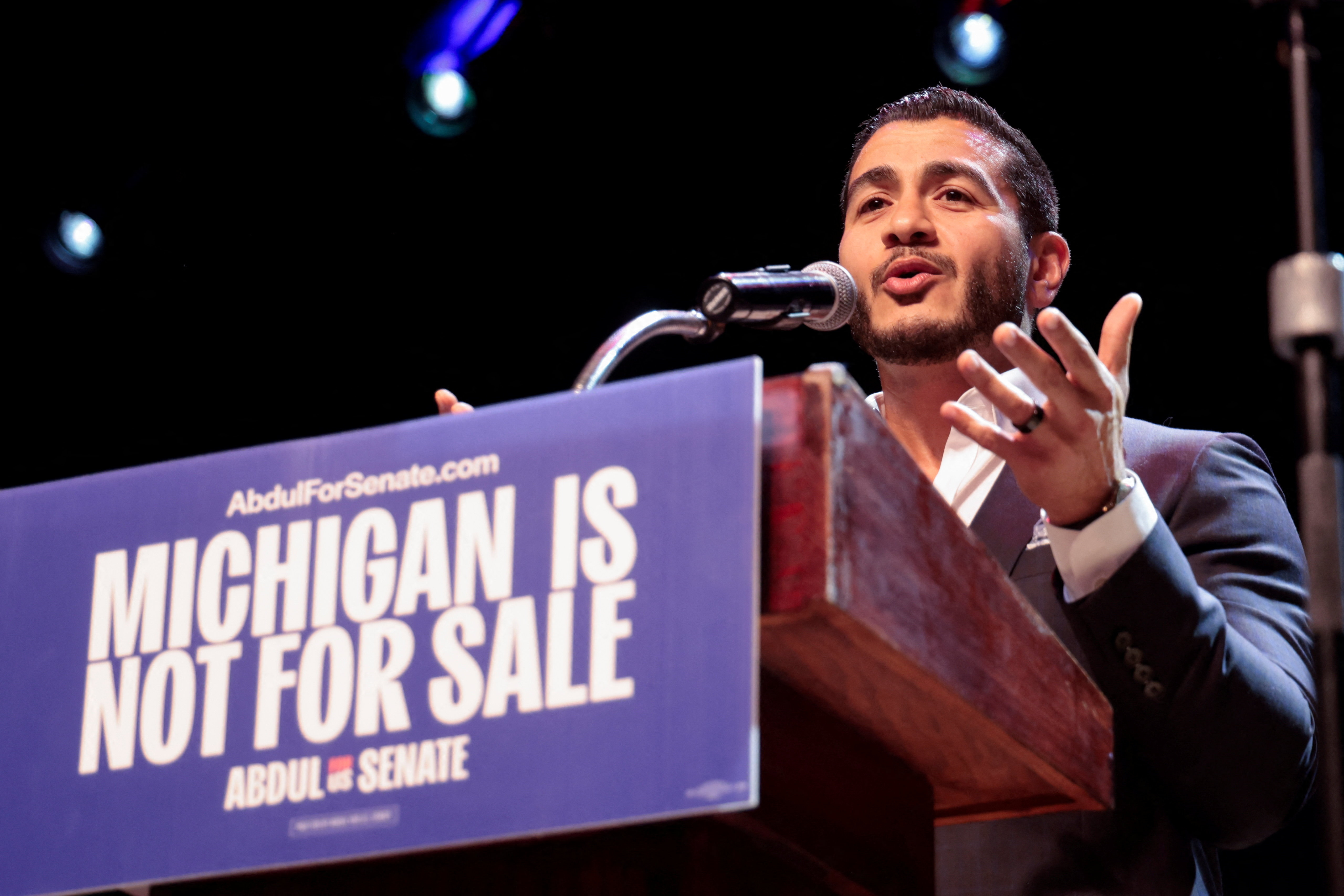 Michigan primary cliffhanger tests direction of U.S. Democrats