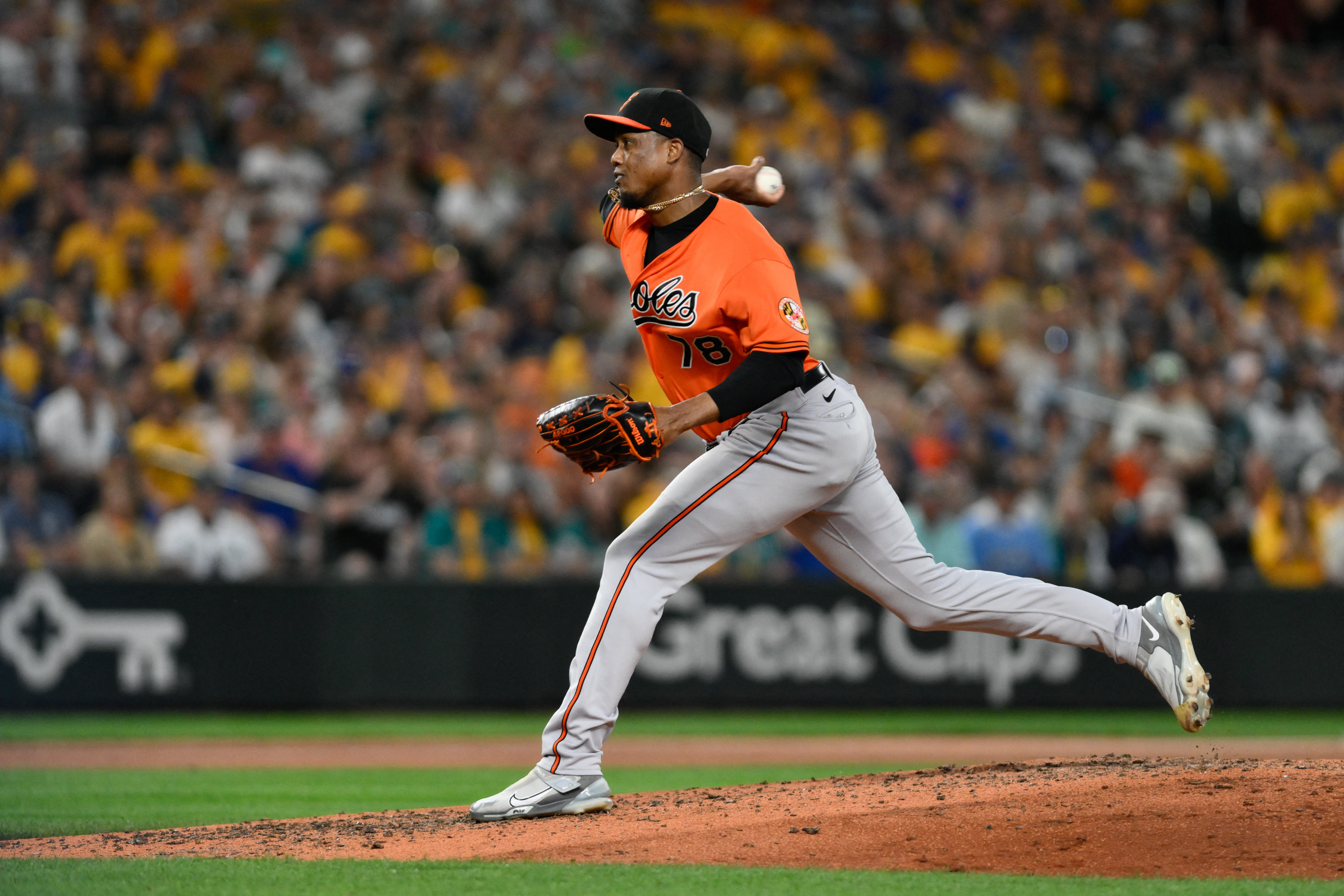 Mountcastle's hit in the 10th gives Orioles a 1-0 win over Mariners, snaps  Seattle's win streak - WTOP News