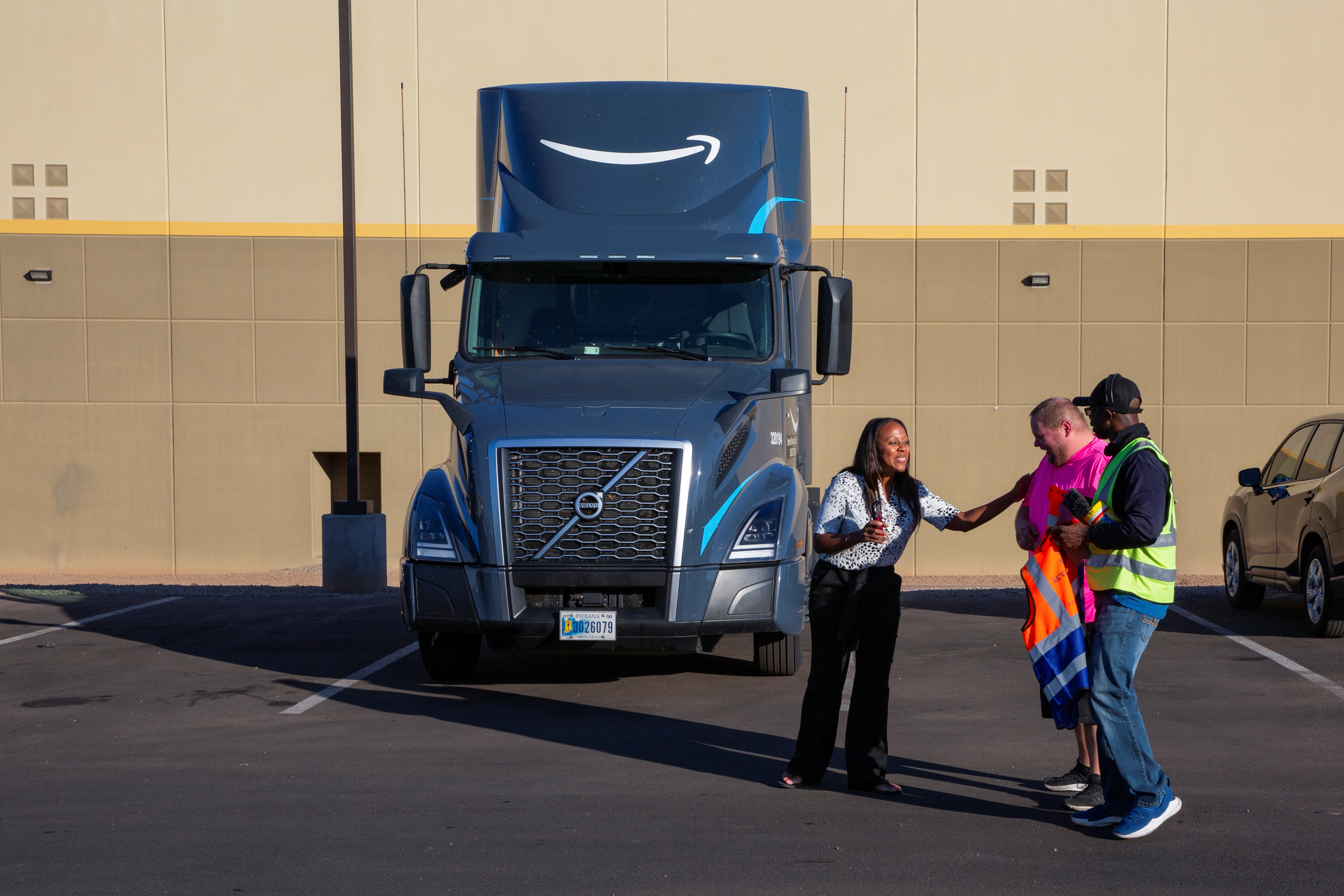 Amazon S Trucking Ambitions Bump Up Against Driver Shortage Competition Reuters