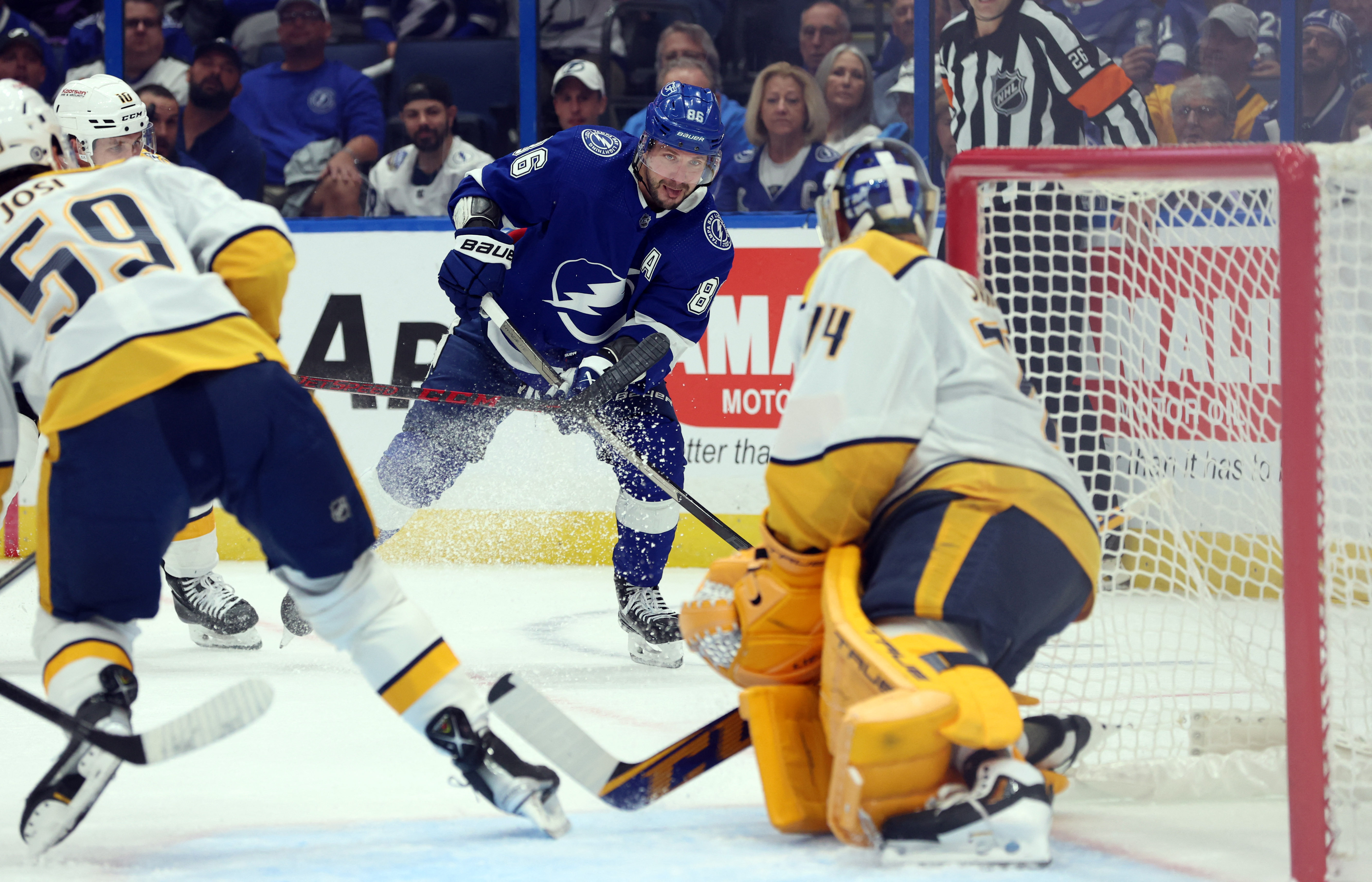 Lightning open NHL season with back-and-forth win over Preds