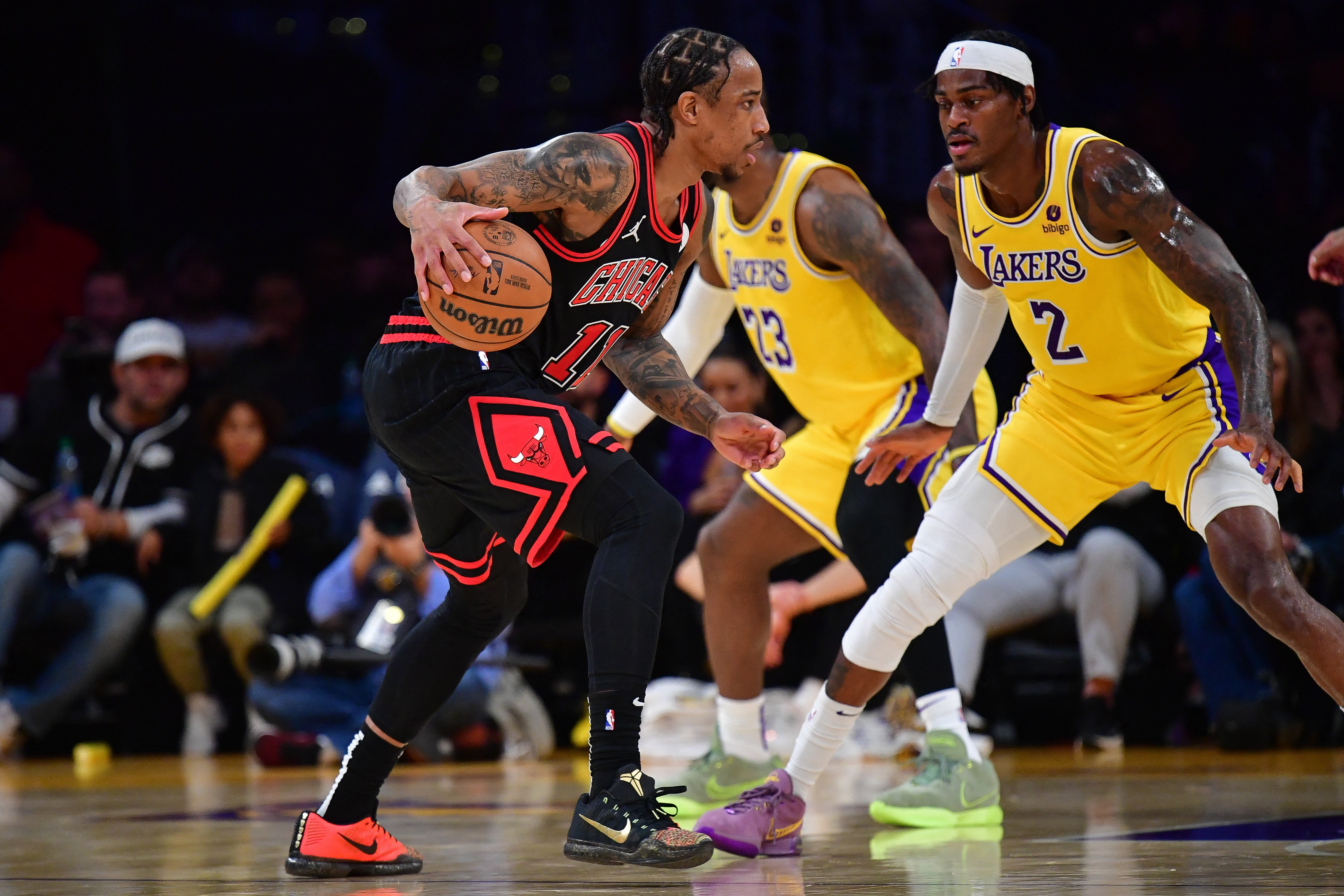 D'Angelo Russell puts up 29 as Lakers outrun Bulls