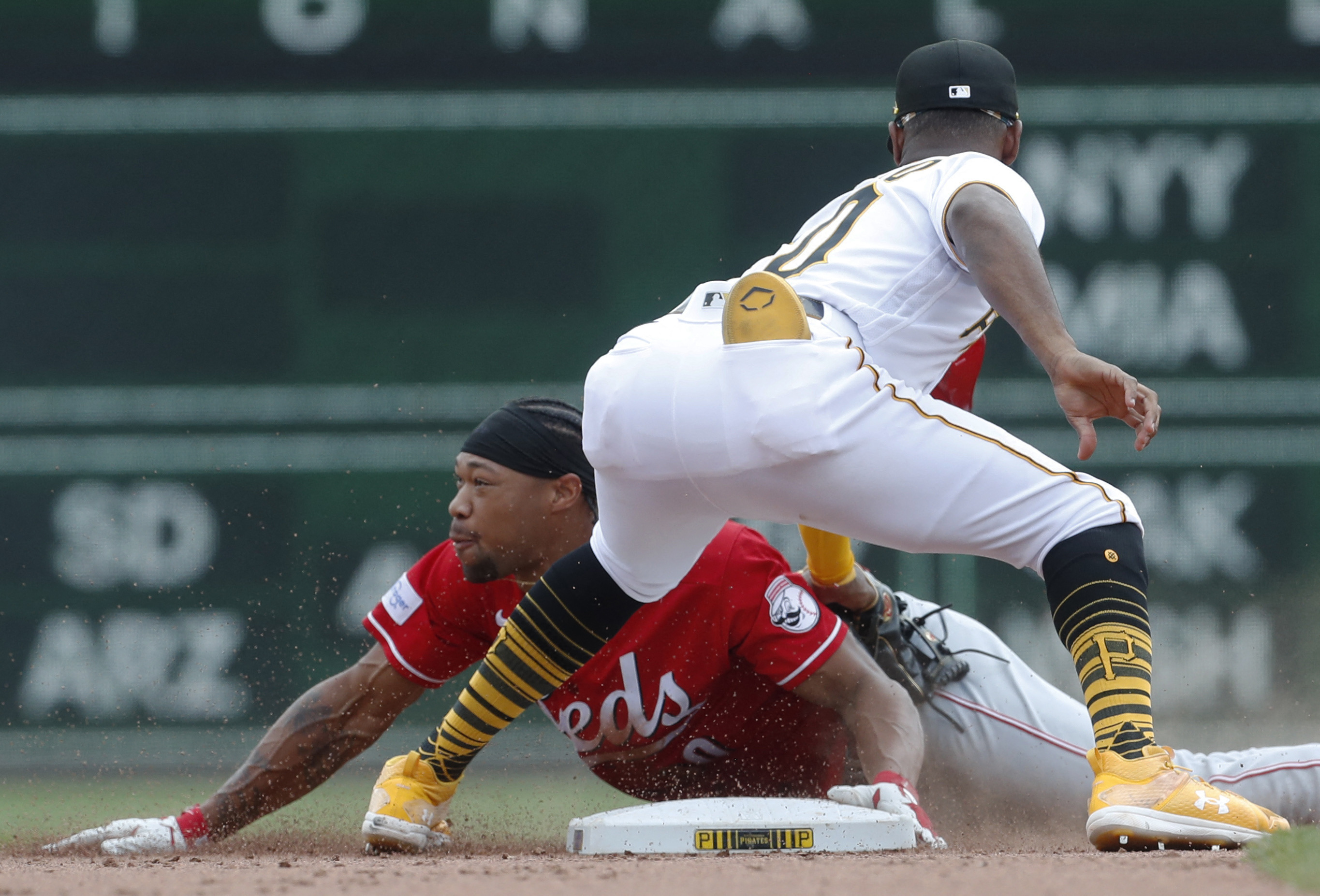 Cincinnati Reds drop fifth consecutive game to Pittsburgh Pirates - Redleg  Nation