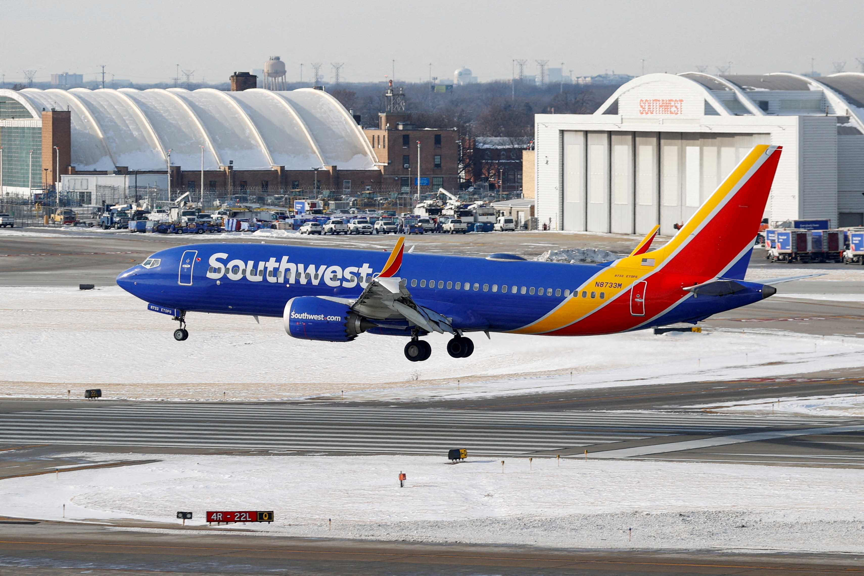 Travellers deal with weather cancellations at Chicago Midway International Airport