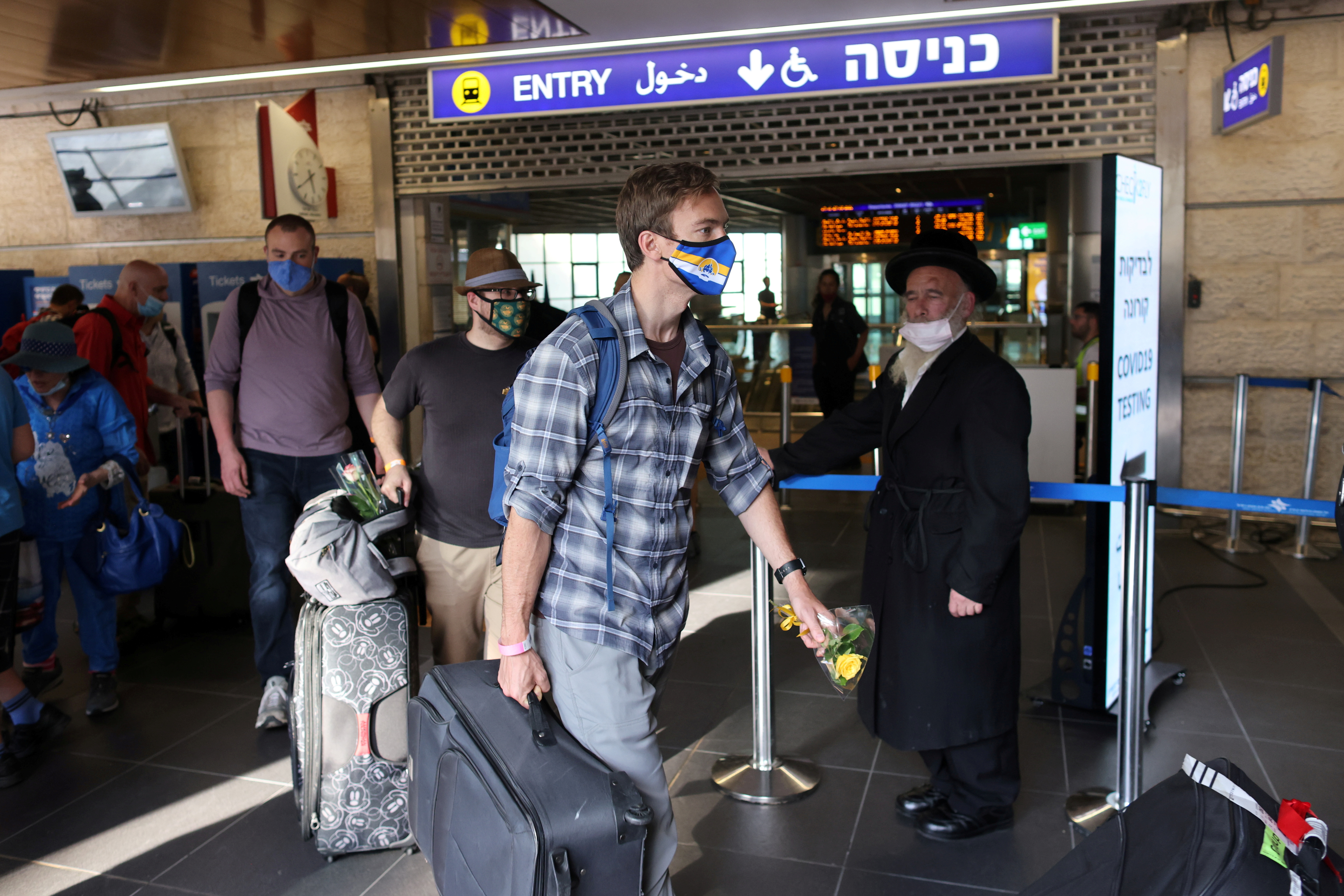 Israel reopens borders to small groups of tourists as COVID-19 restrictions ease