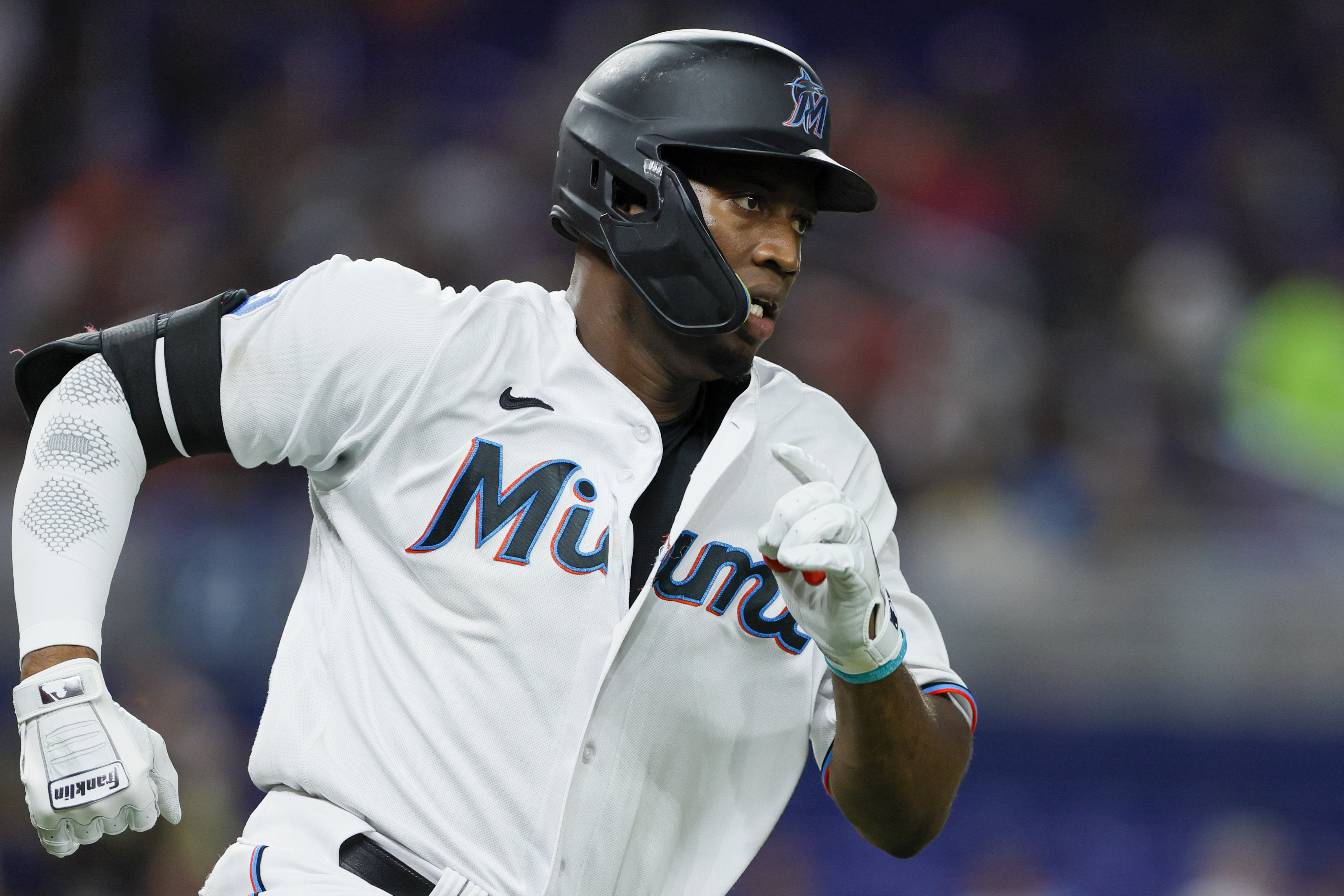 Luis Arraez goes 5 for 5 and lifts average to .400 as the Marlins rout the  Blue Jays 11-0 - NBC Sports