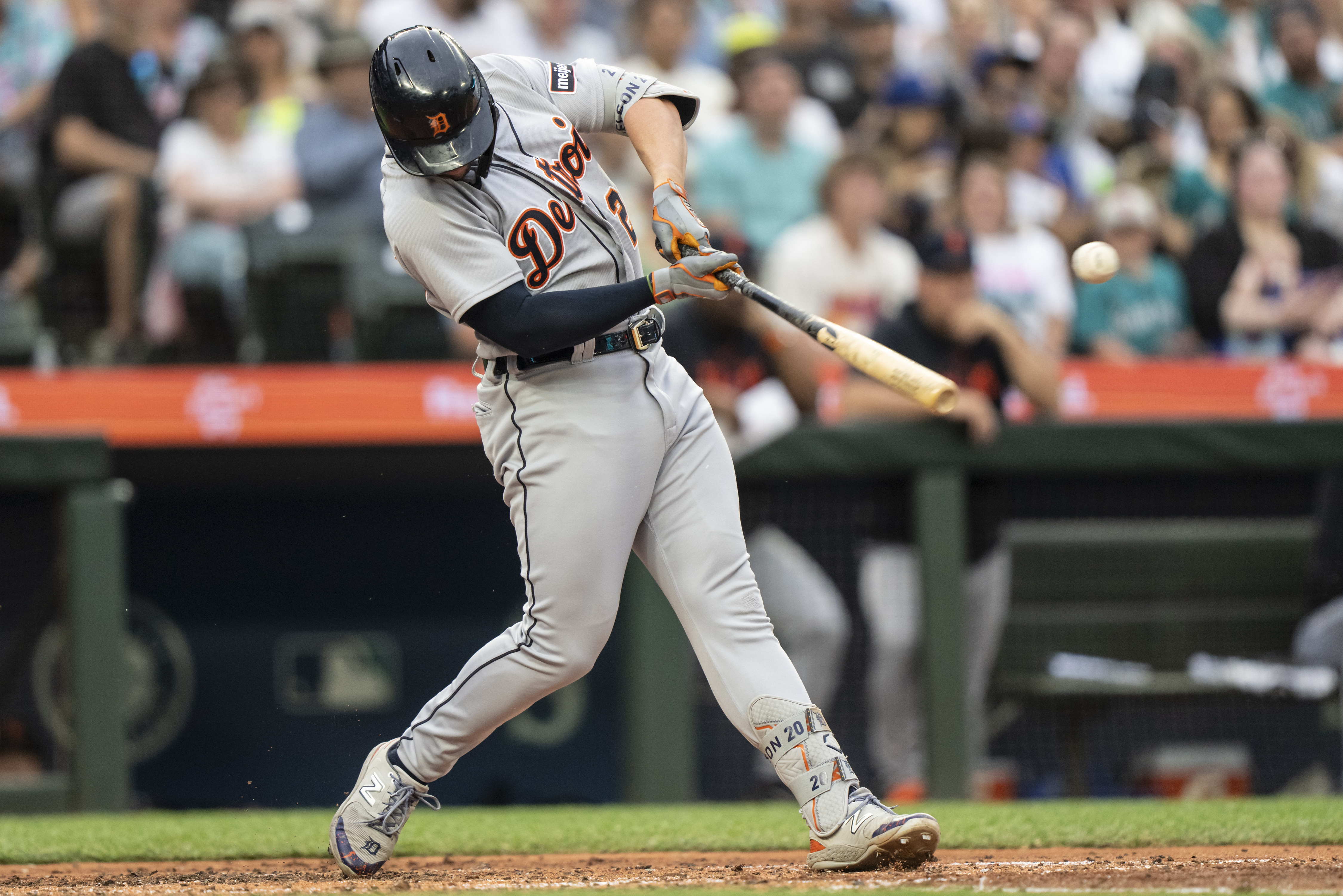 Carpenter homers twice to help Lorenzen and the Tigers beat the Mariners 6-0