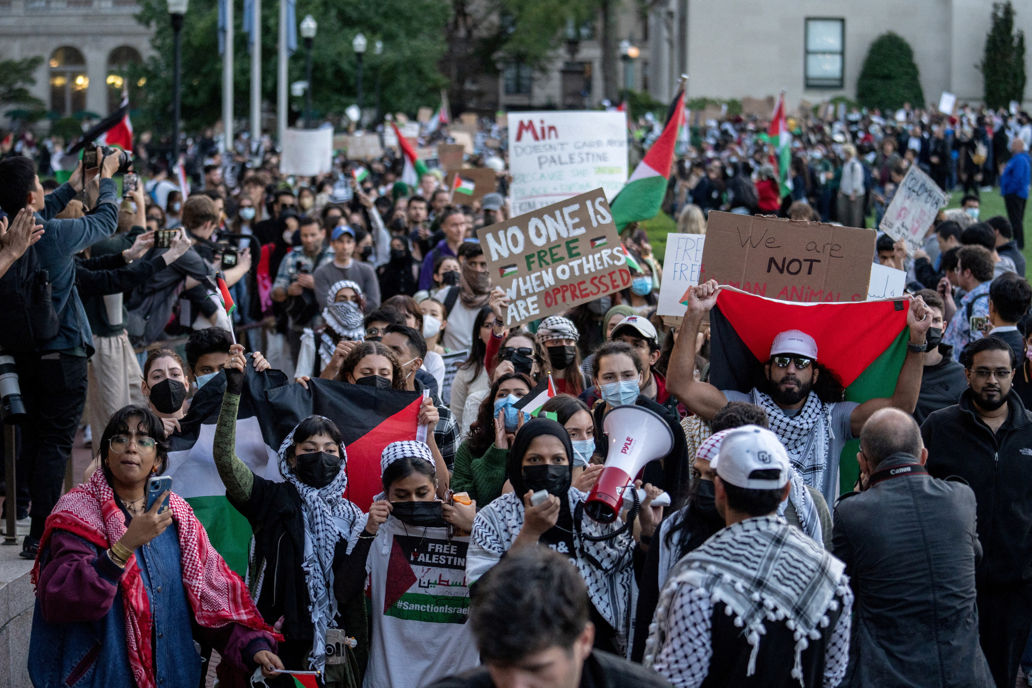 Columbia University Closes Campus Ahead of Israel-Hamas War Protests - The  New York Times