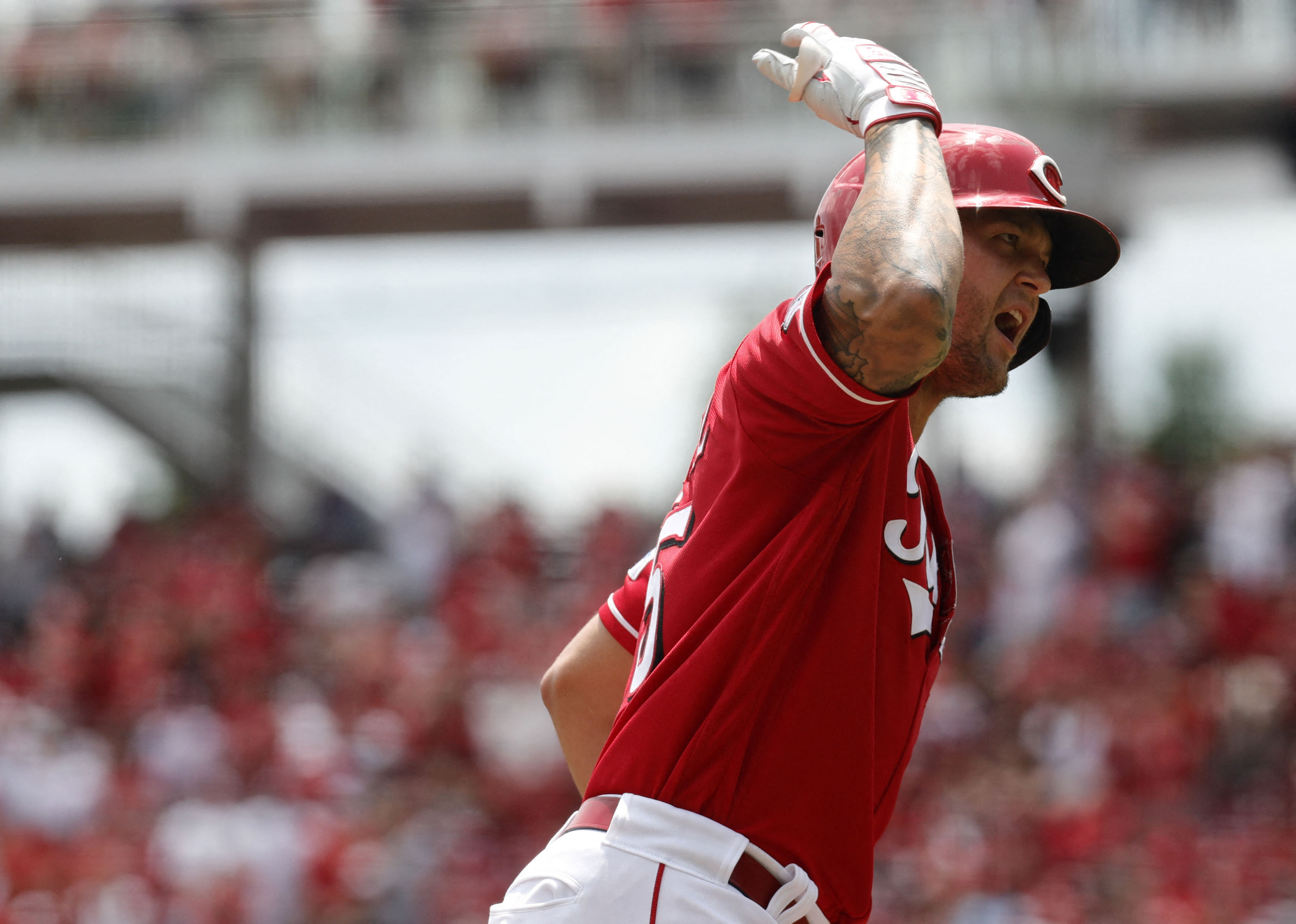 Cincinnati Reds beat Arizona Diamondbacks to win fifth straight game