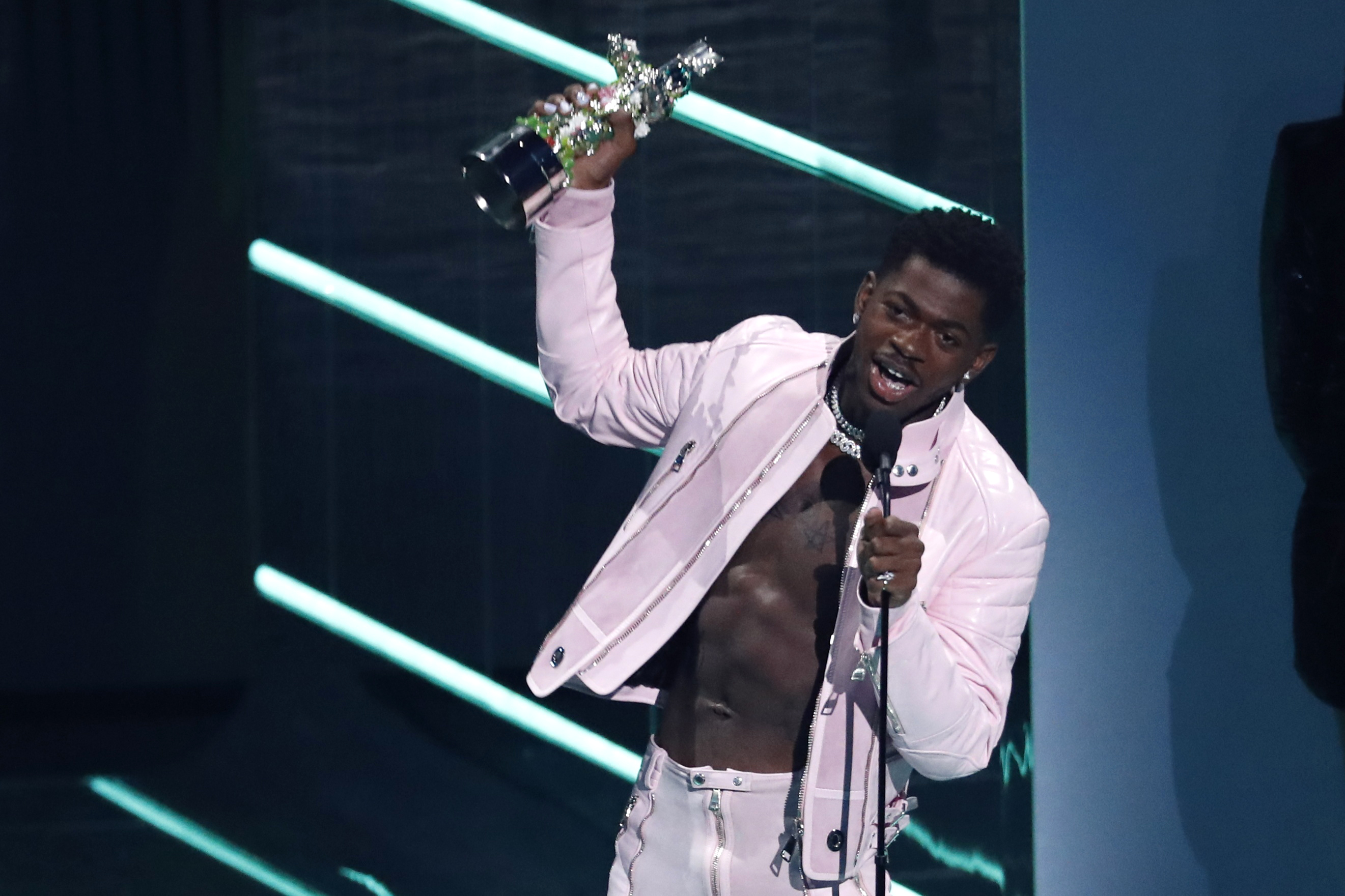 2642px x 1761px - Justin Bieber, Lil Nas X take top prizes at Video Music Awards | Reuters