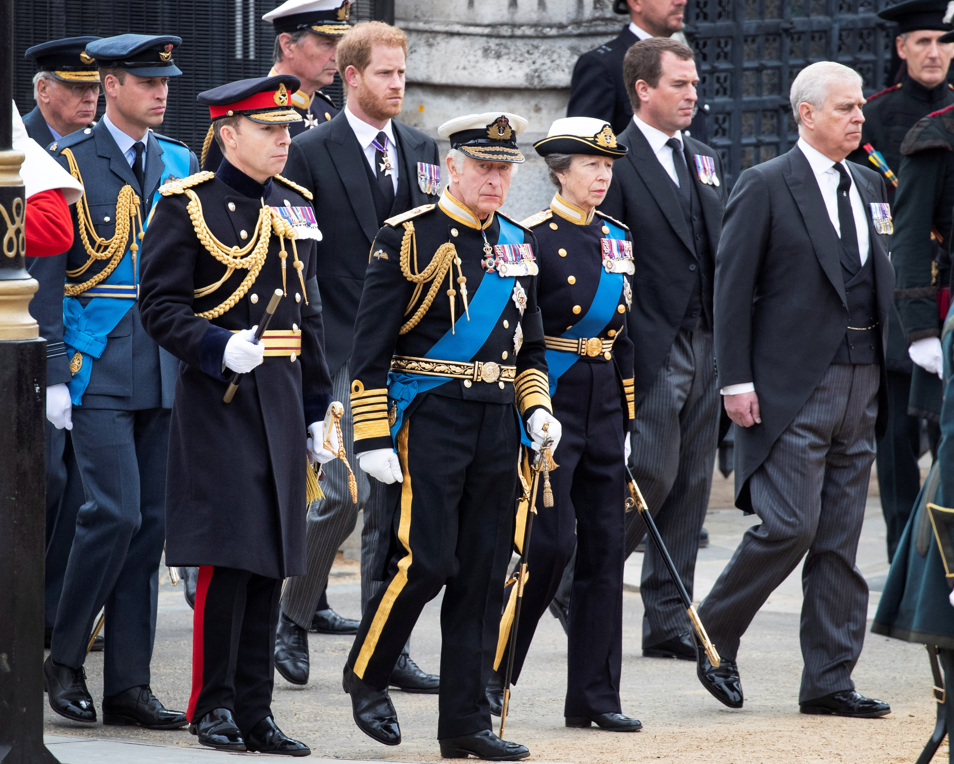 See Princess Charlotte Crying at Queen Elizabeth's Funeral - Parade