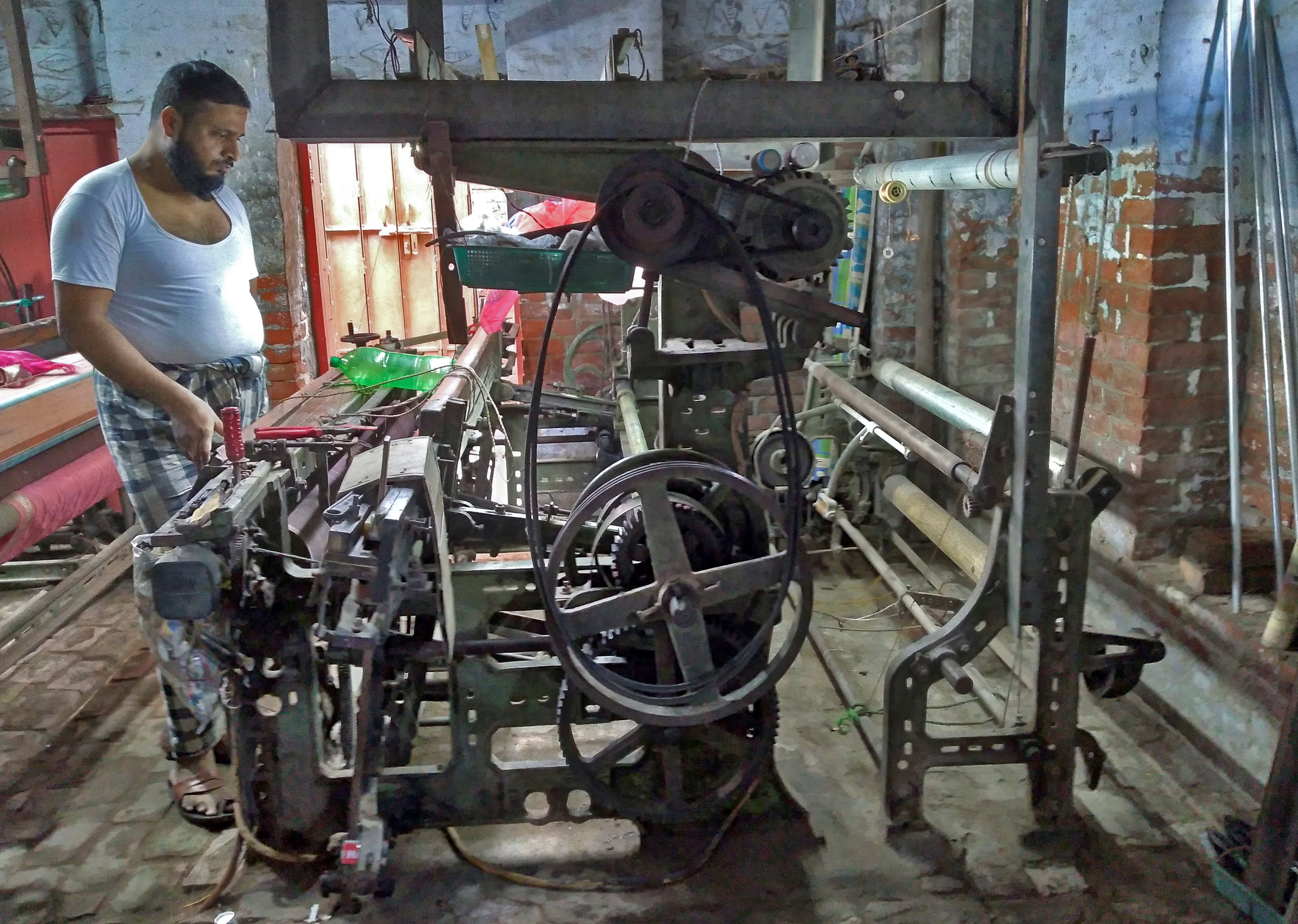 Ladies Banarasi Handloom Kadiyal Tussar Saree Manufacturer,Supplier and  Wholesaler In Varanasi