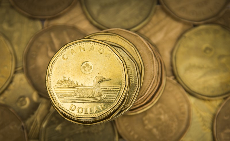 Canadian dollar extends recovery ahead of jobs report | Reuters