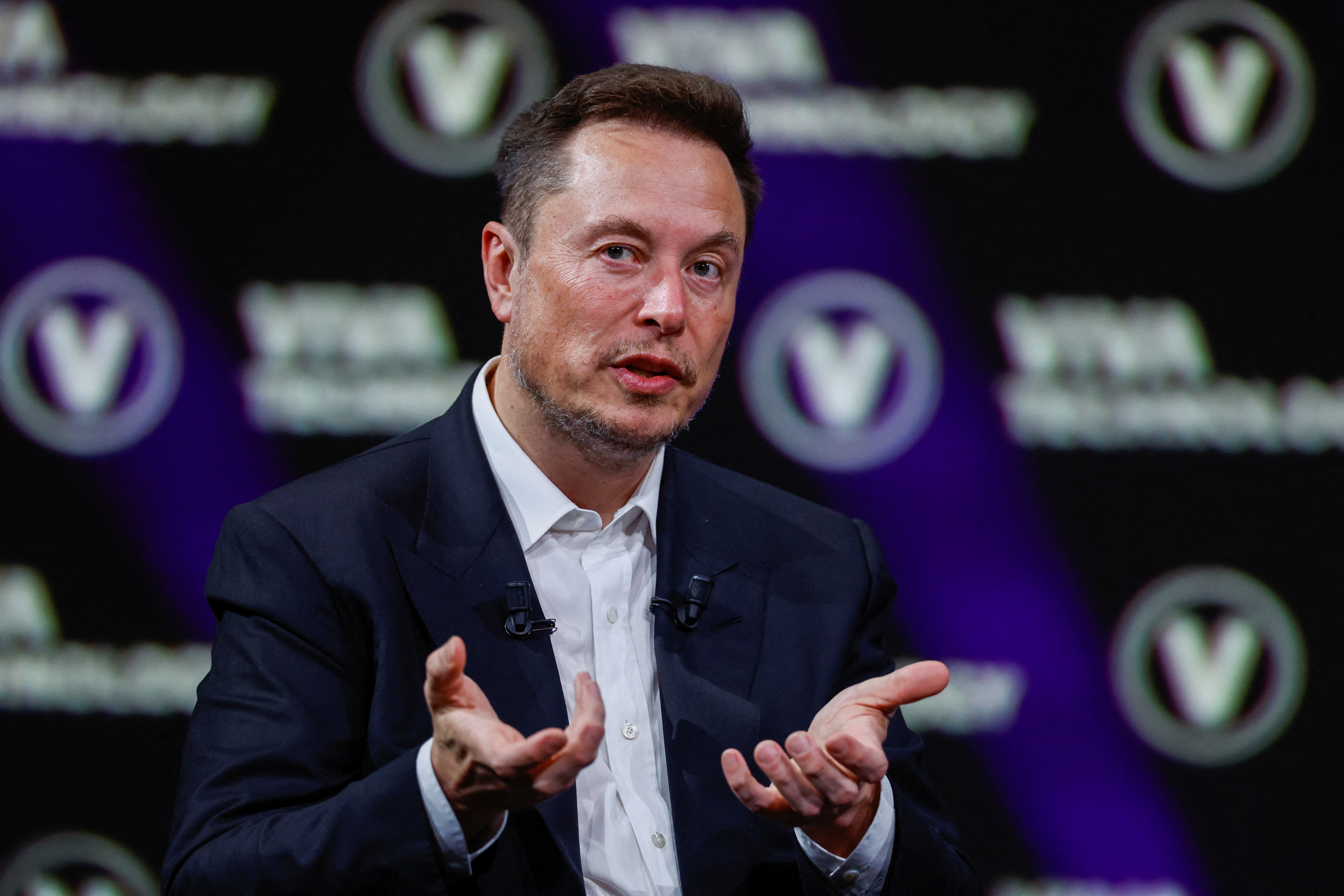 Генеральный директор Tesla и владелец Twitter Илон Маск на конференции VivaTech в Париже.