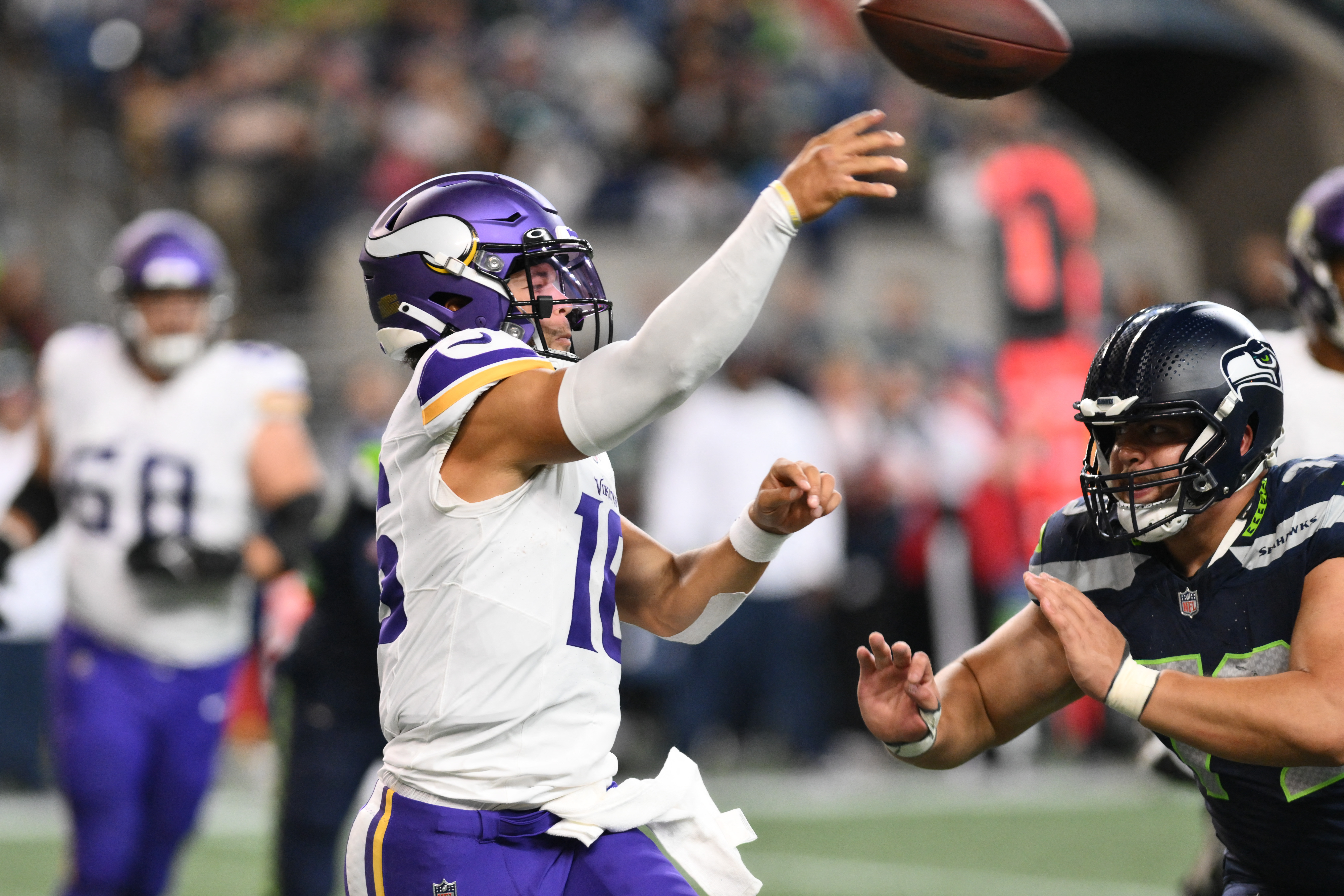 Drew Lock rallies Seahawks past Vikings