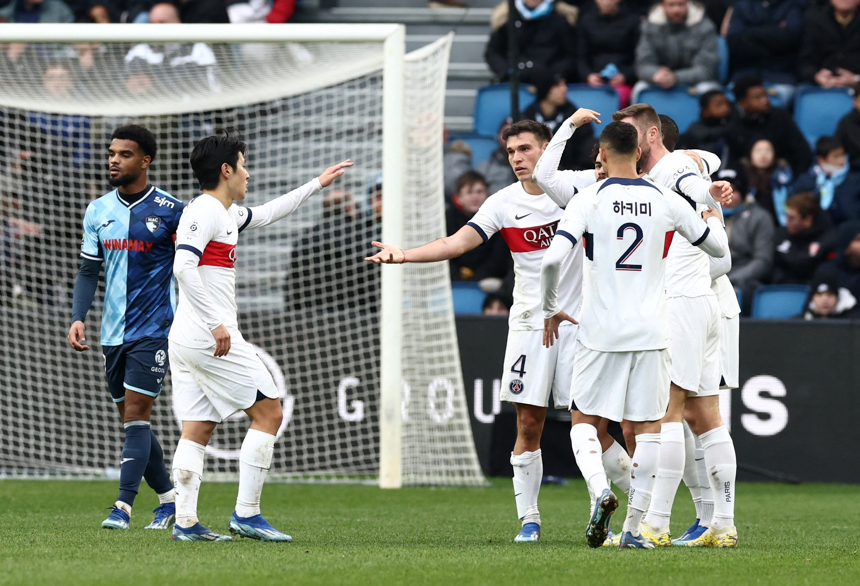 Ten-man PSG extend lead at top of table with win at Le Havre | Reuters