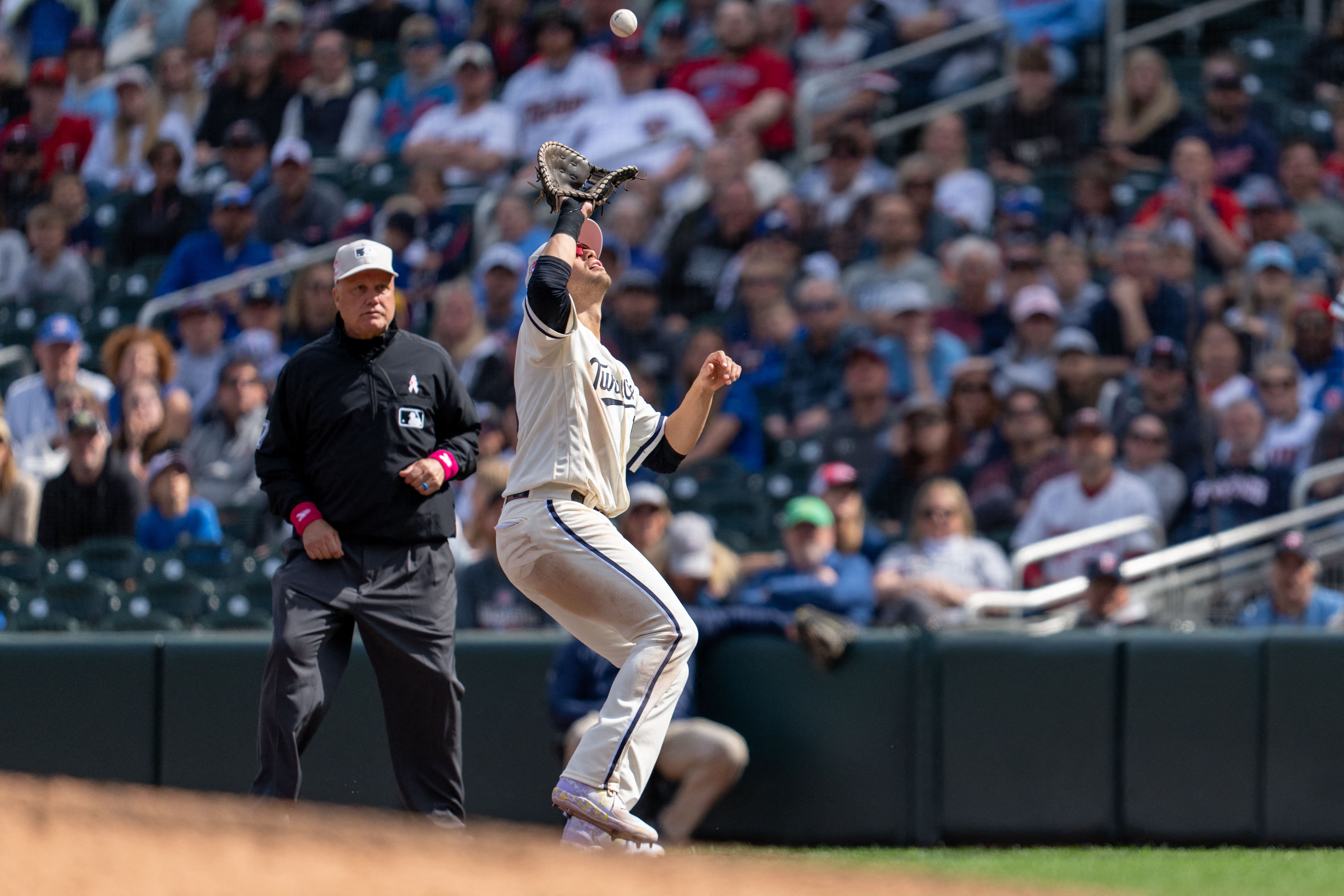 Twins rout Cubs for second straight day