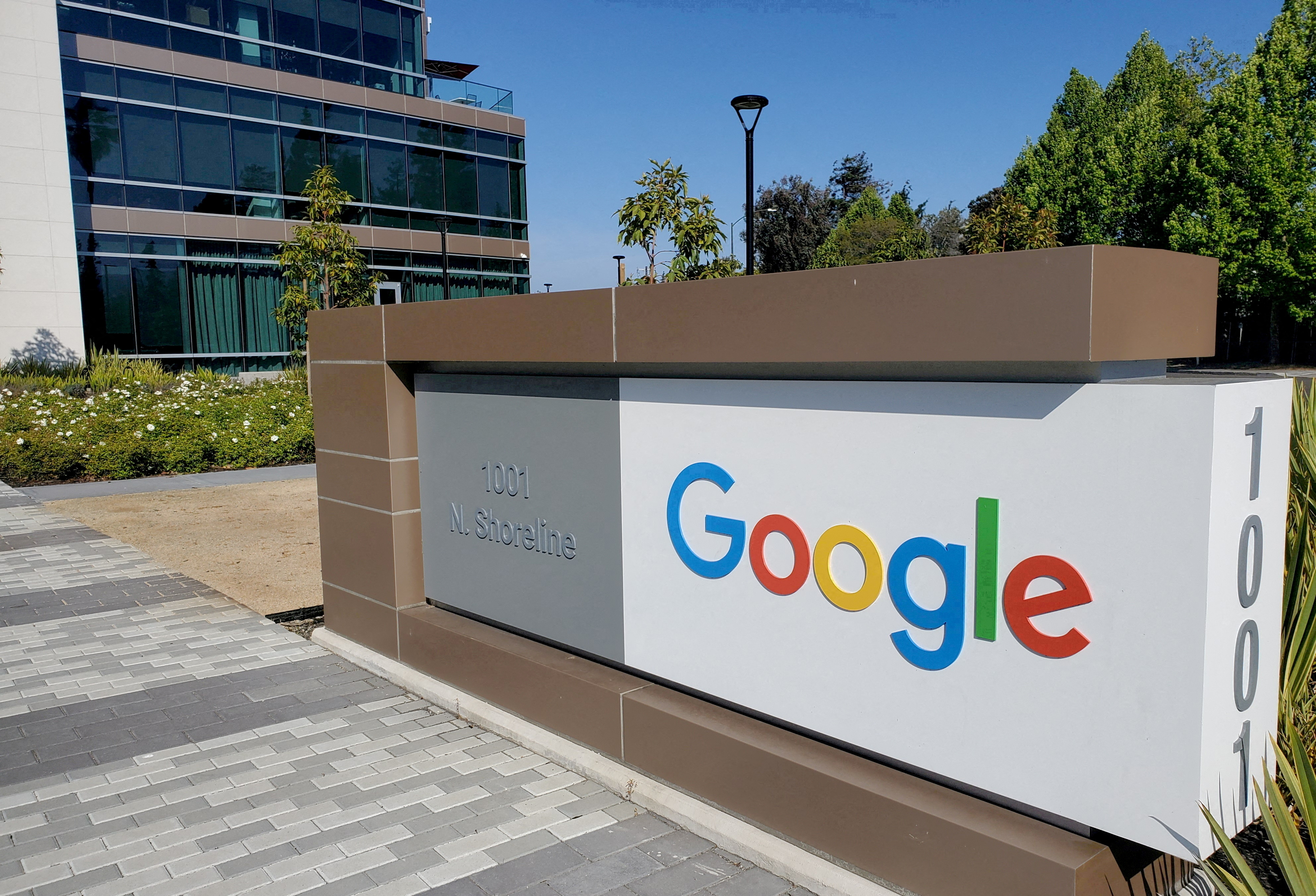 A sign is pictured outside a Google office near the company's headquarters in Mountain View, California, U.S., May 8, 2019.  REUTERS/Paresh Dave//File Photo
