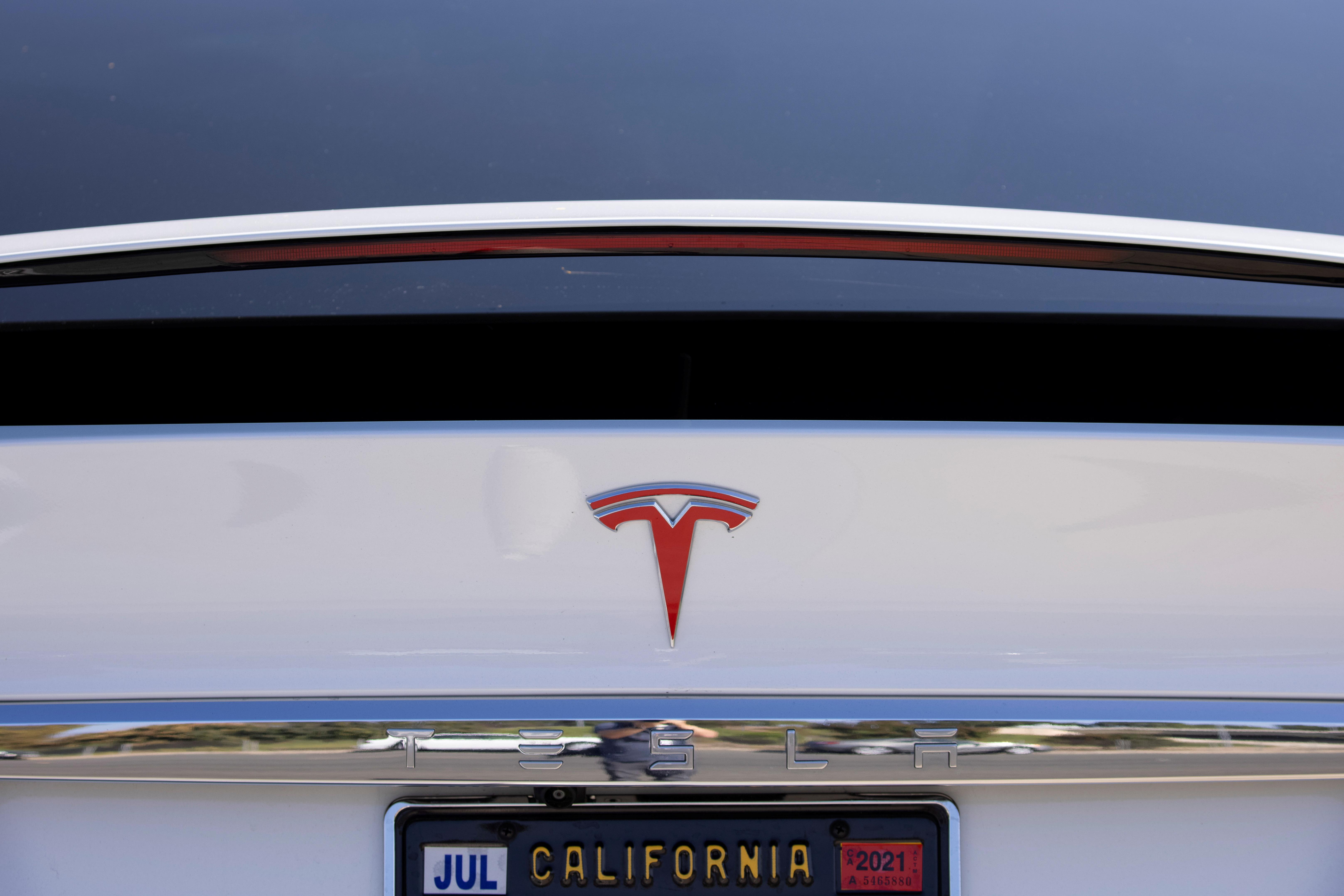 テスラ、米で「モデルⅩ」約9100台リコール | ロイター
