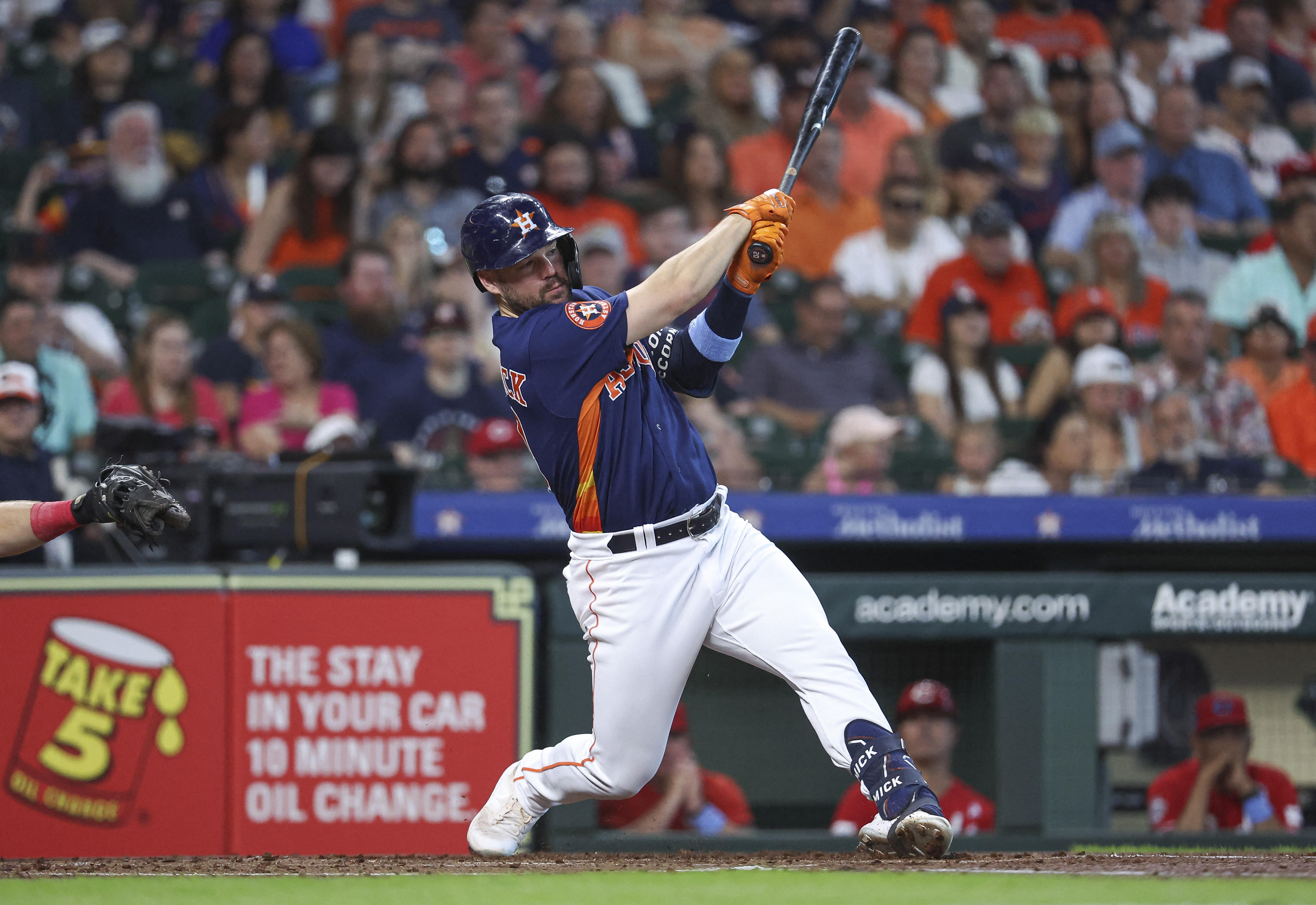 Reds rally past Astros with three runs in 10th inning, win streak at eight  - The Boston Globe